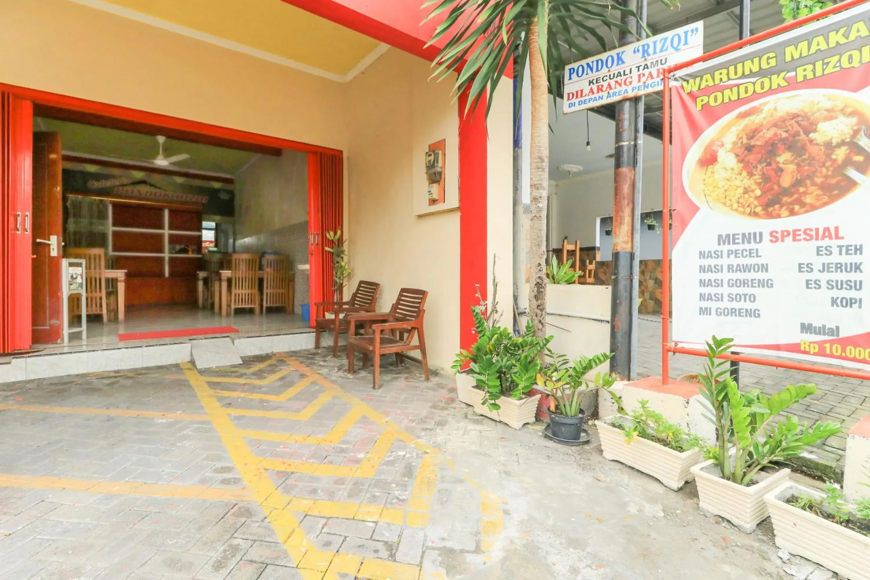 Restaurant/places to eat in Penginapan Pondok Rizqi