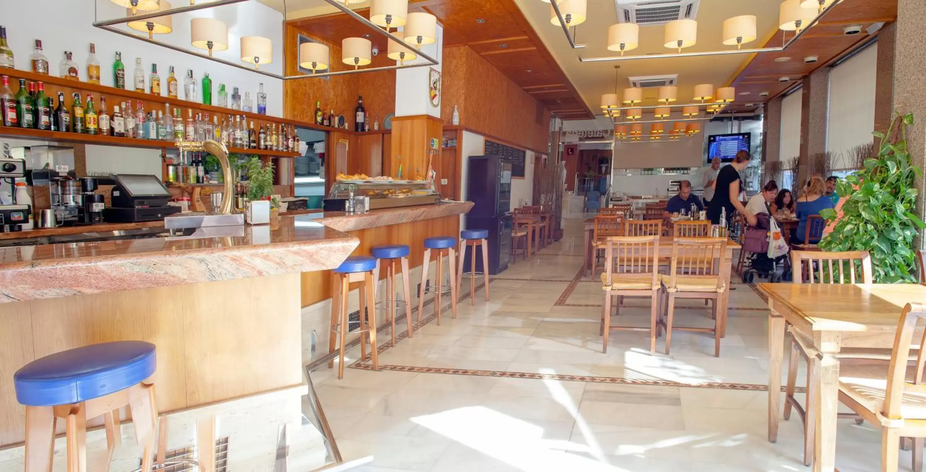 Restaurant/places to eat in Aparthotel Duquesa Playa Restaurant/places to eat in Aparthotel Duquesa Playa