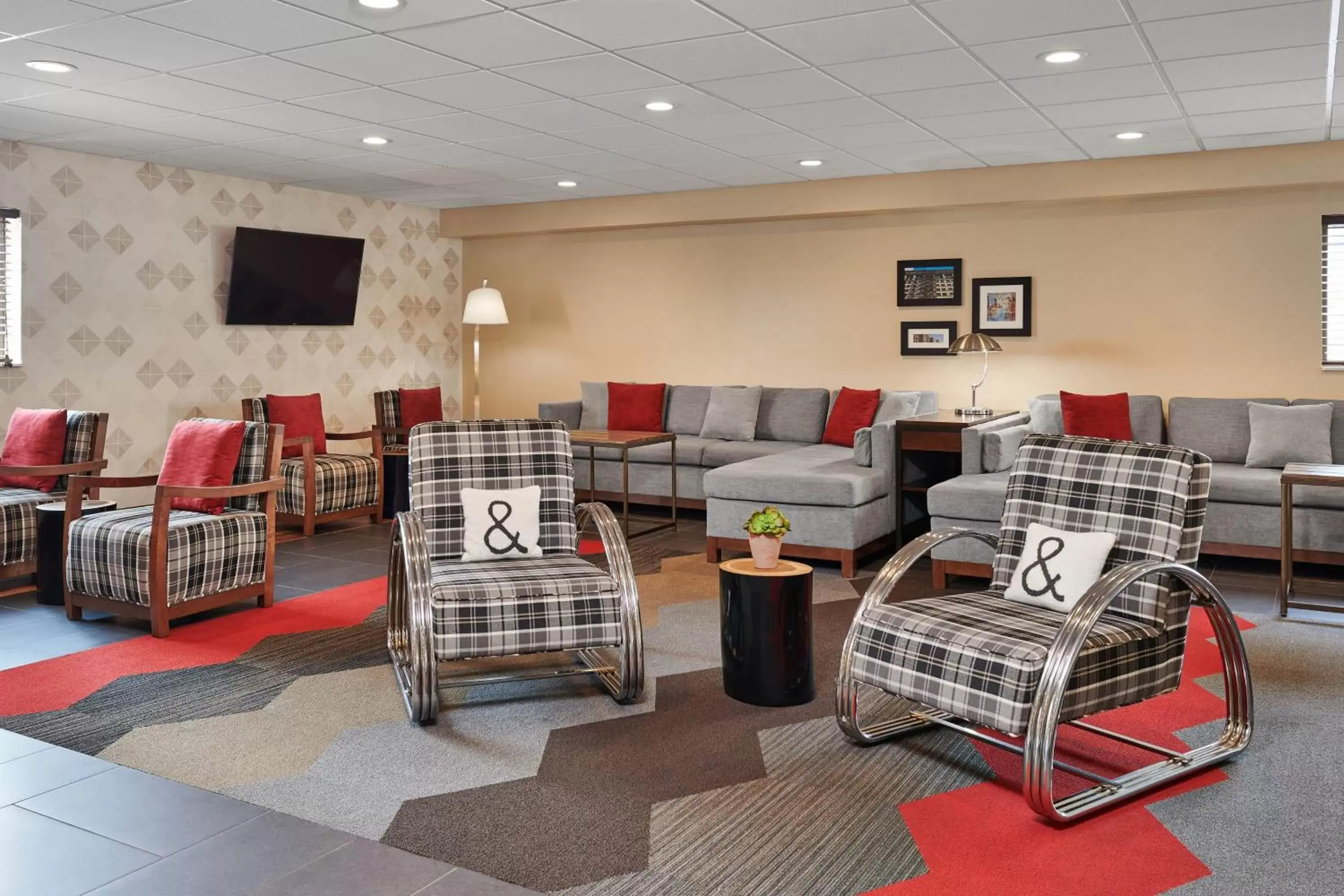 Lobby or reception, Seating Area in Four Points by Sheraton Milwaukee Airport