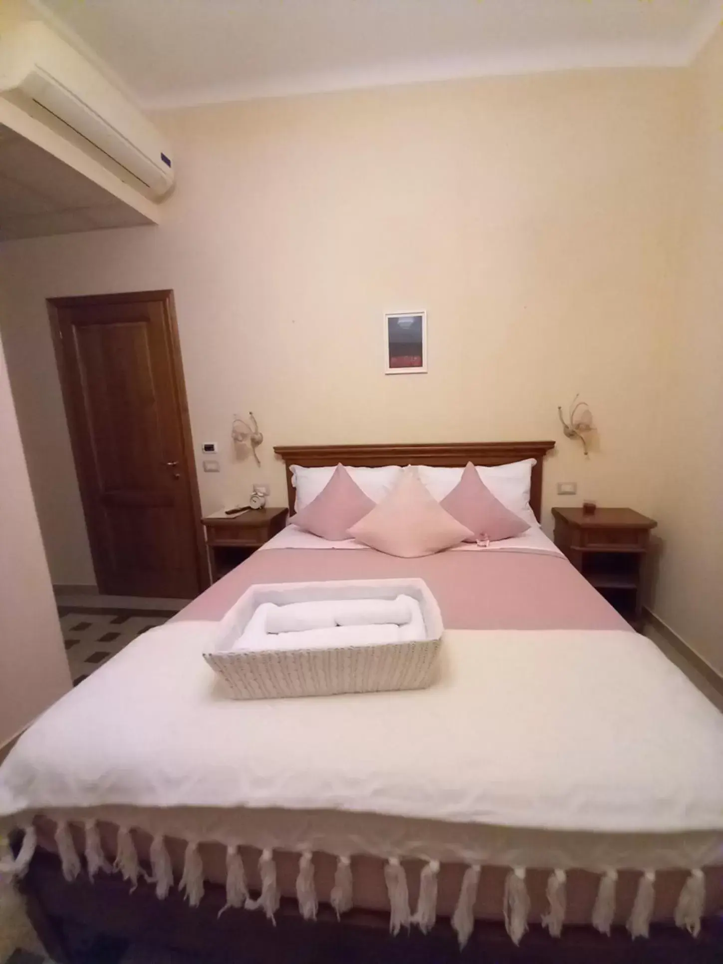 Bed in BnB Villa Melany vicino Centro