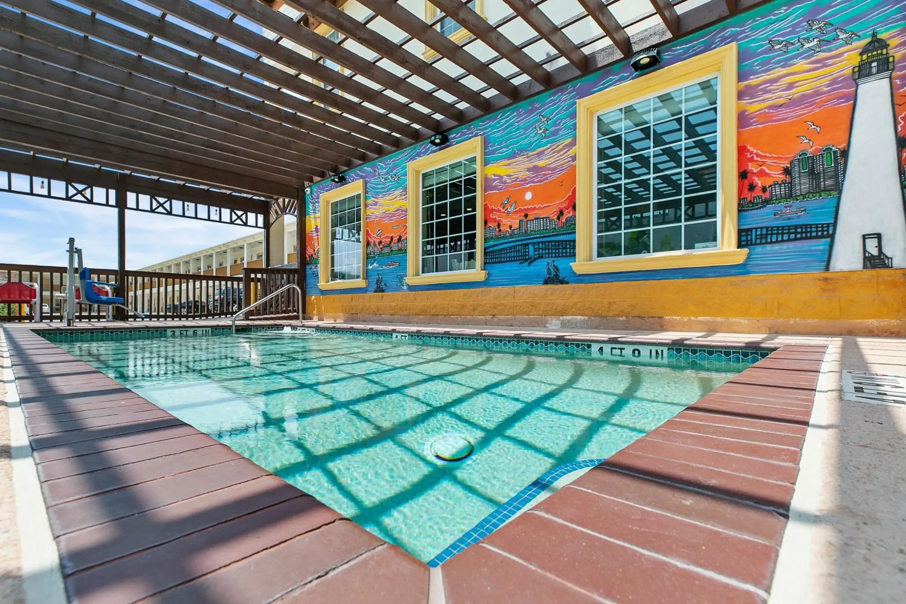 Swimming pool in Lighthouse Inn Swimming pool in Lighthouse Inn