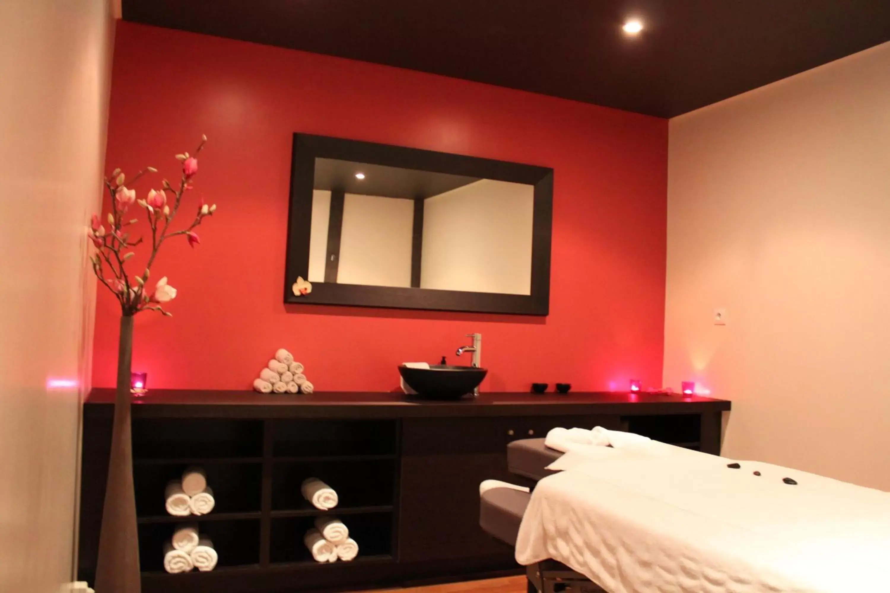 Massage, Bathroom in Hotel & Spa Le Pavillon