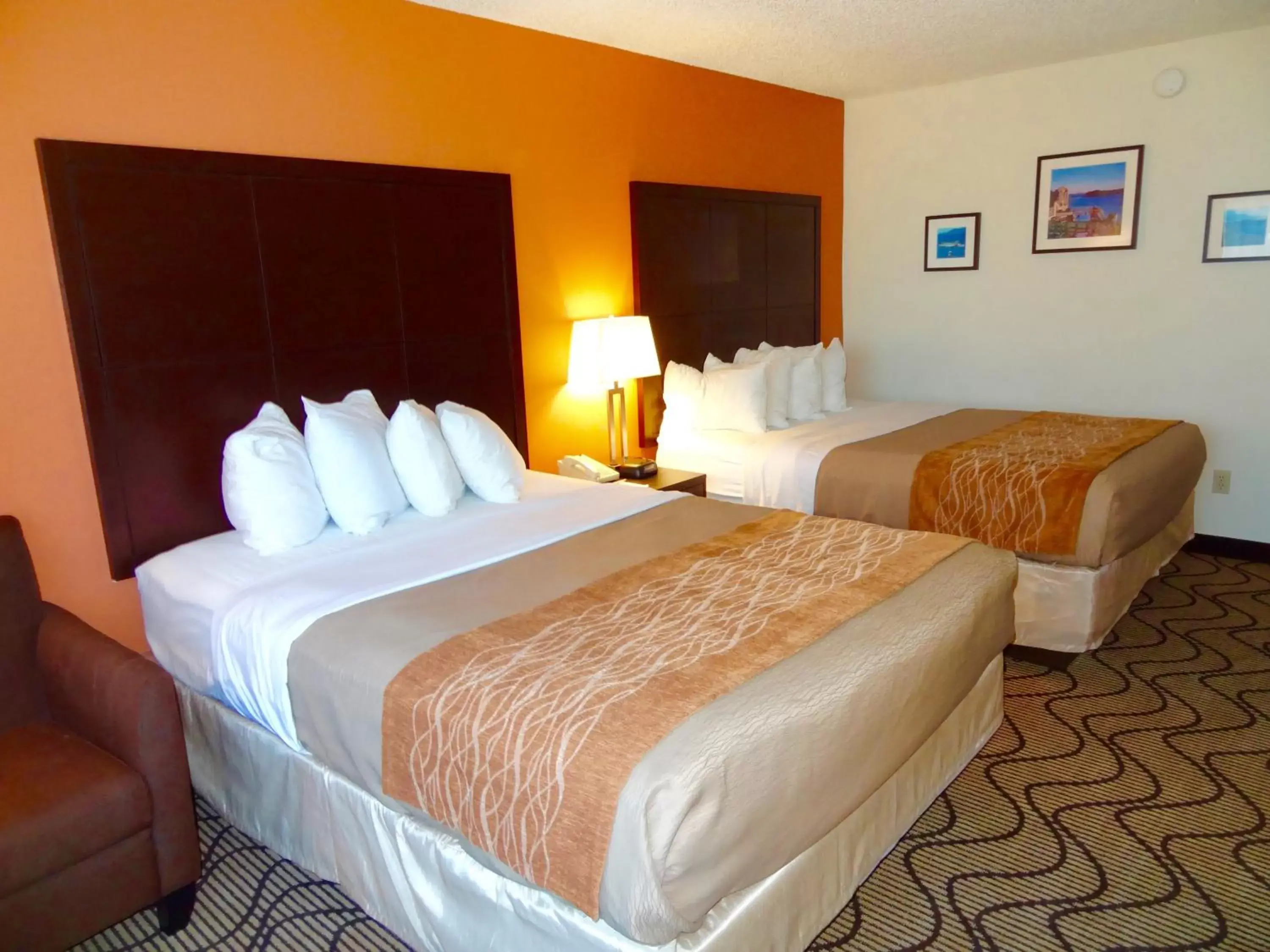 Photo of the whole room, Room Photo in Ramada by Wyndham Coeur d'Alene
