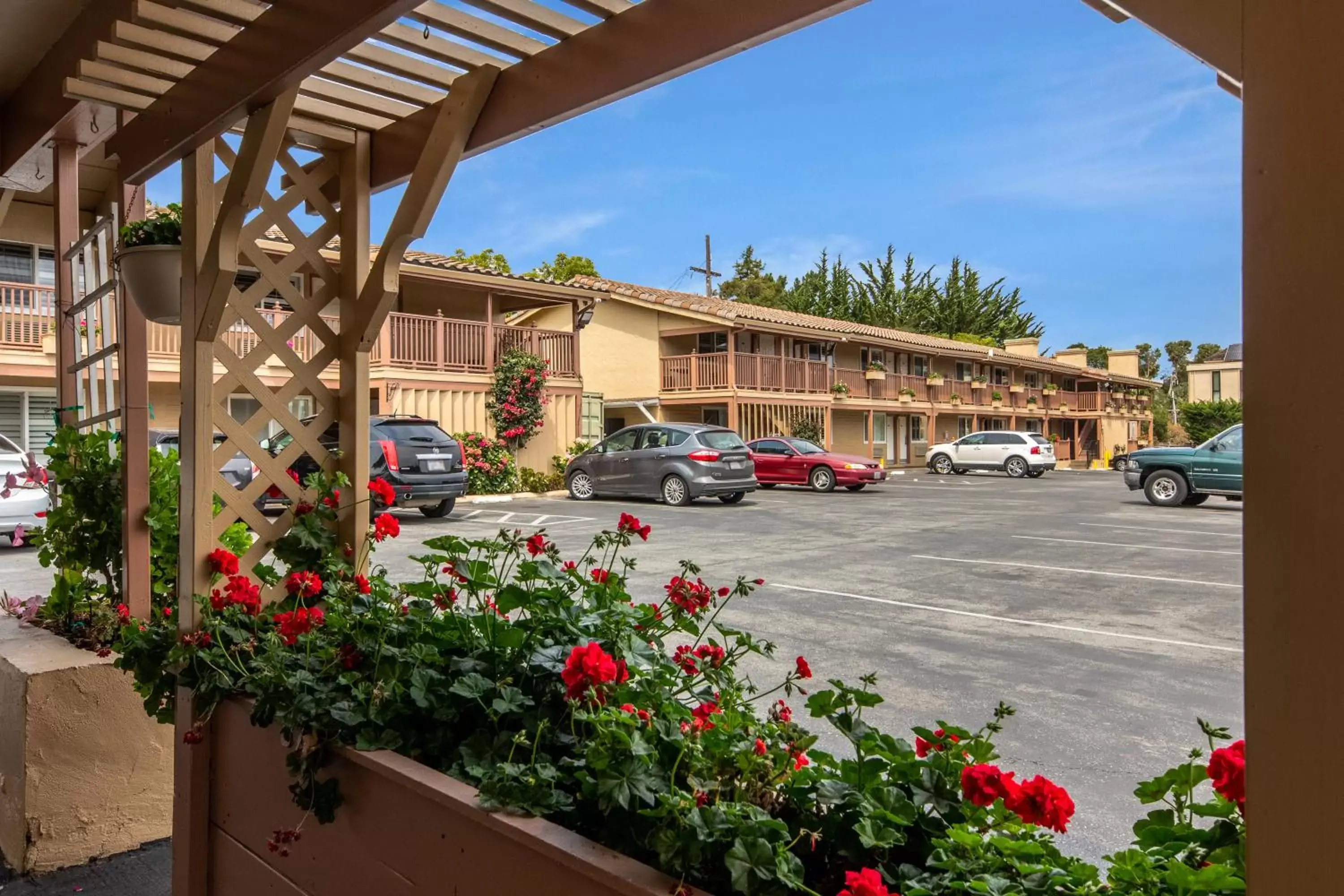 Property Building in Rodeway Inn near Downtown Monterey