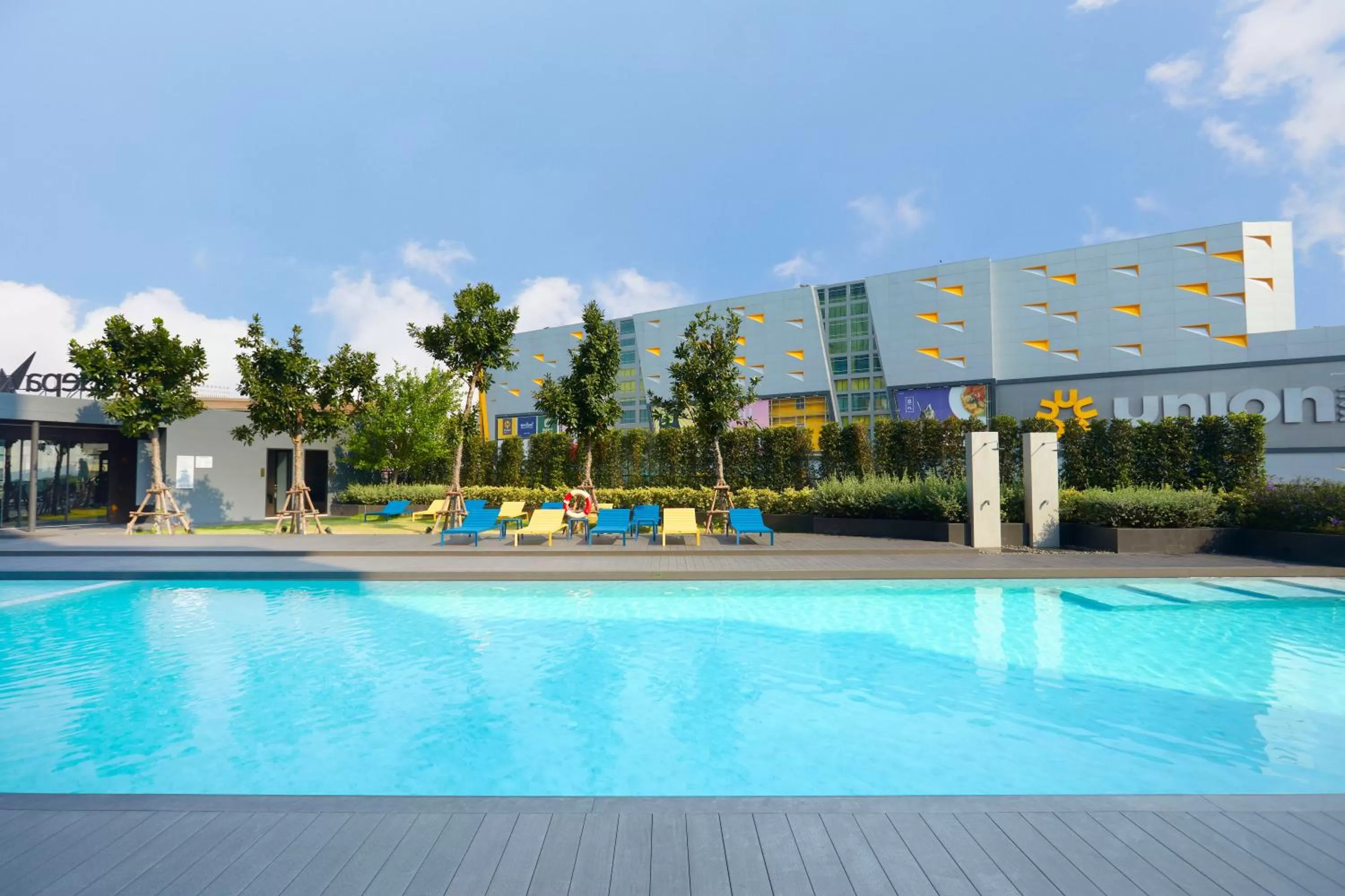 Swimming pool in The Quarter Ladprao by UHG