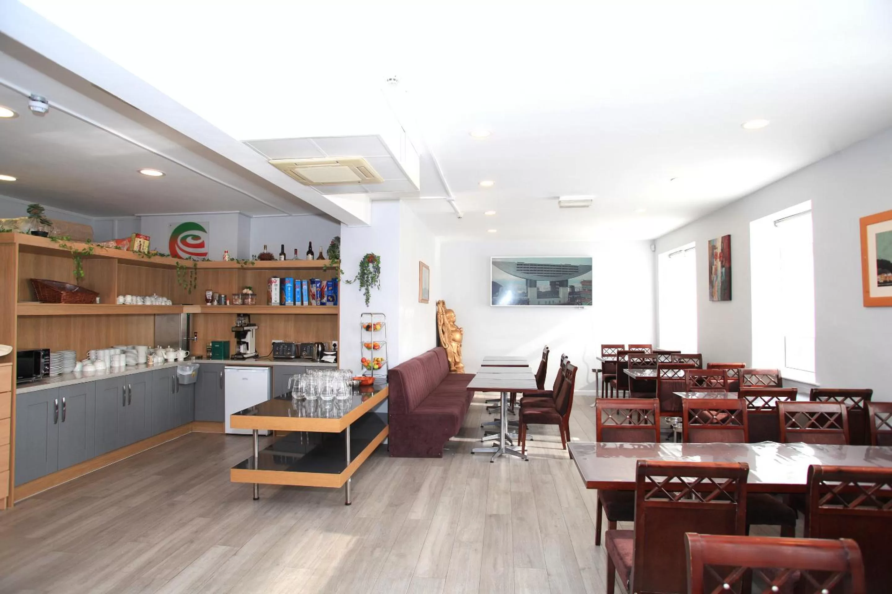 Restaurant/Places to Eat in Home Inn