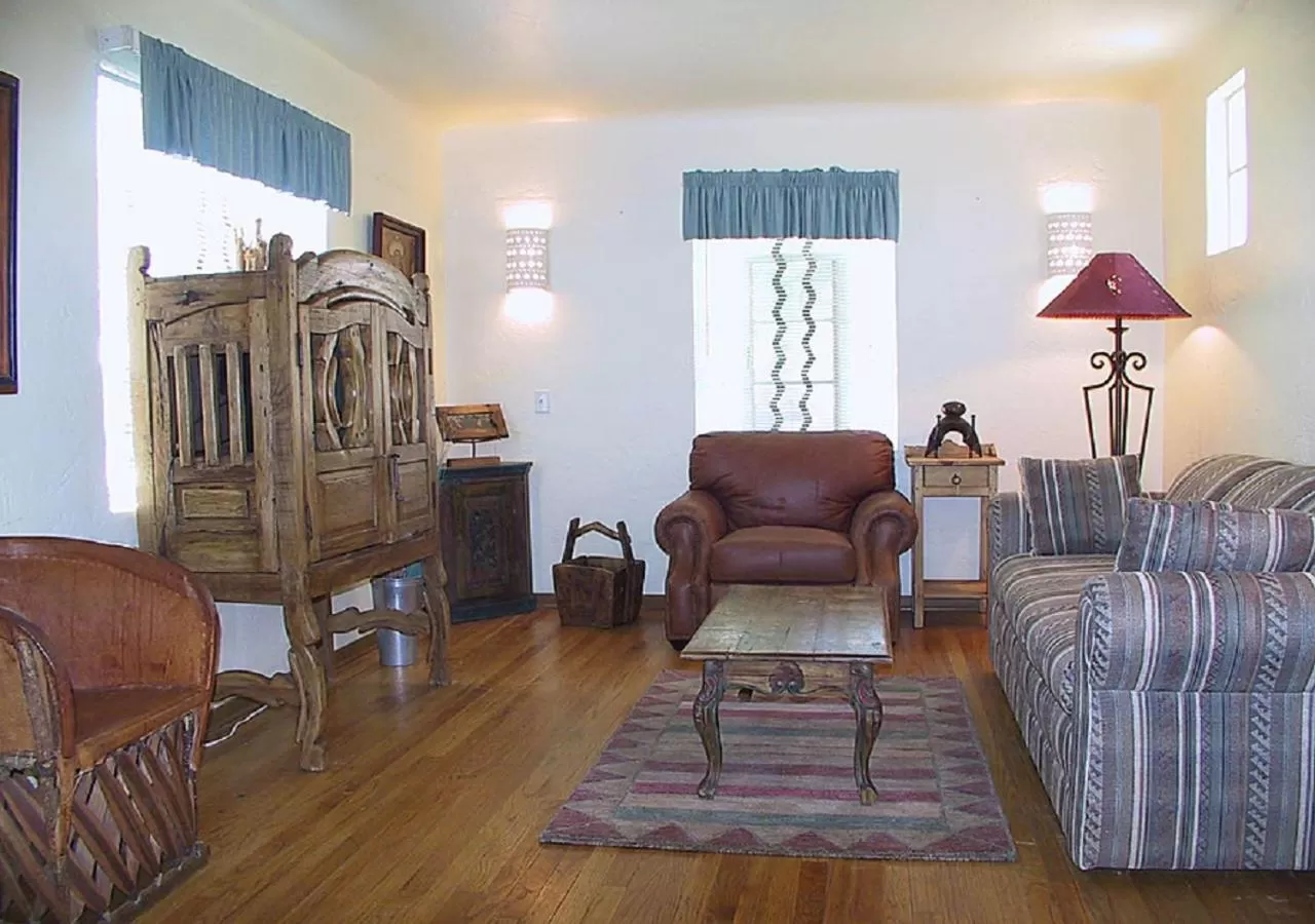 Living room in Casas de Suenos Old Town Historic Inn, an Ascend Collection Hotel
