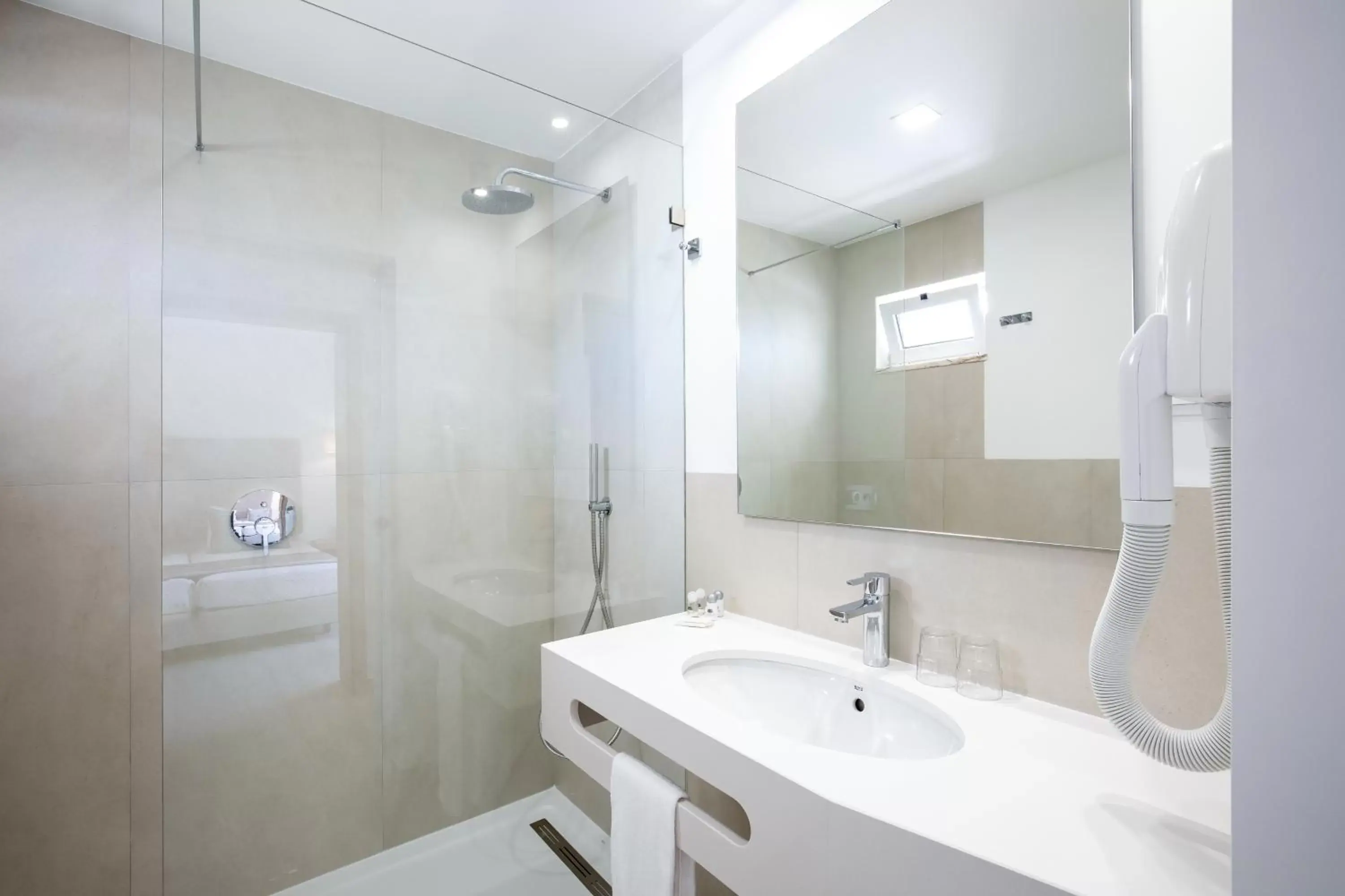 Shower, Bathroom in Ancora Park - Sunplace Hotels & Resorts