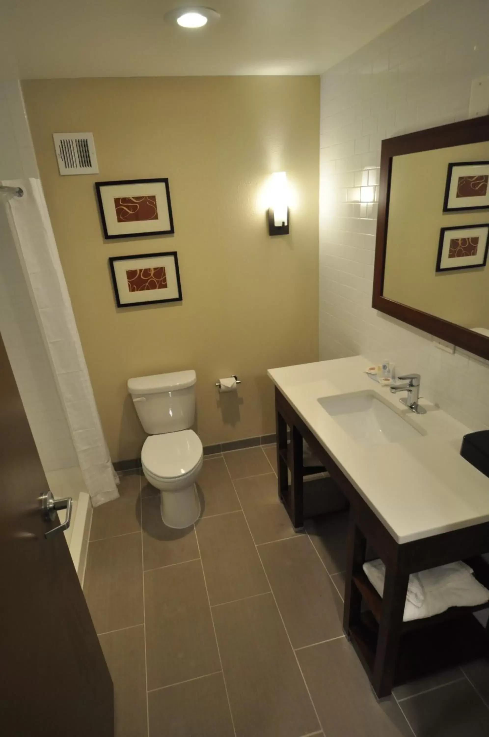 Toilet, Bathroom in Comfort Inn & Suites Aberdeen