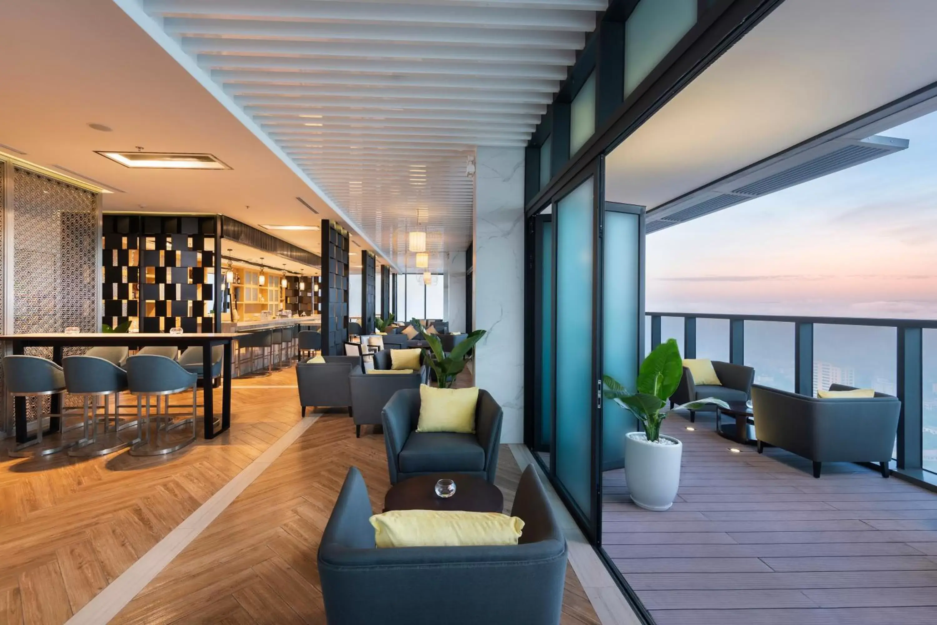 Balcony/Terrace, Lobby/Reception in Melia Vinpearl Thanh Hoa