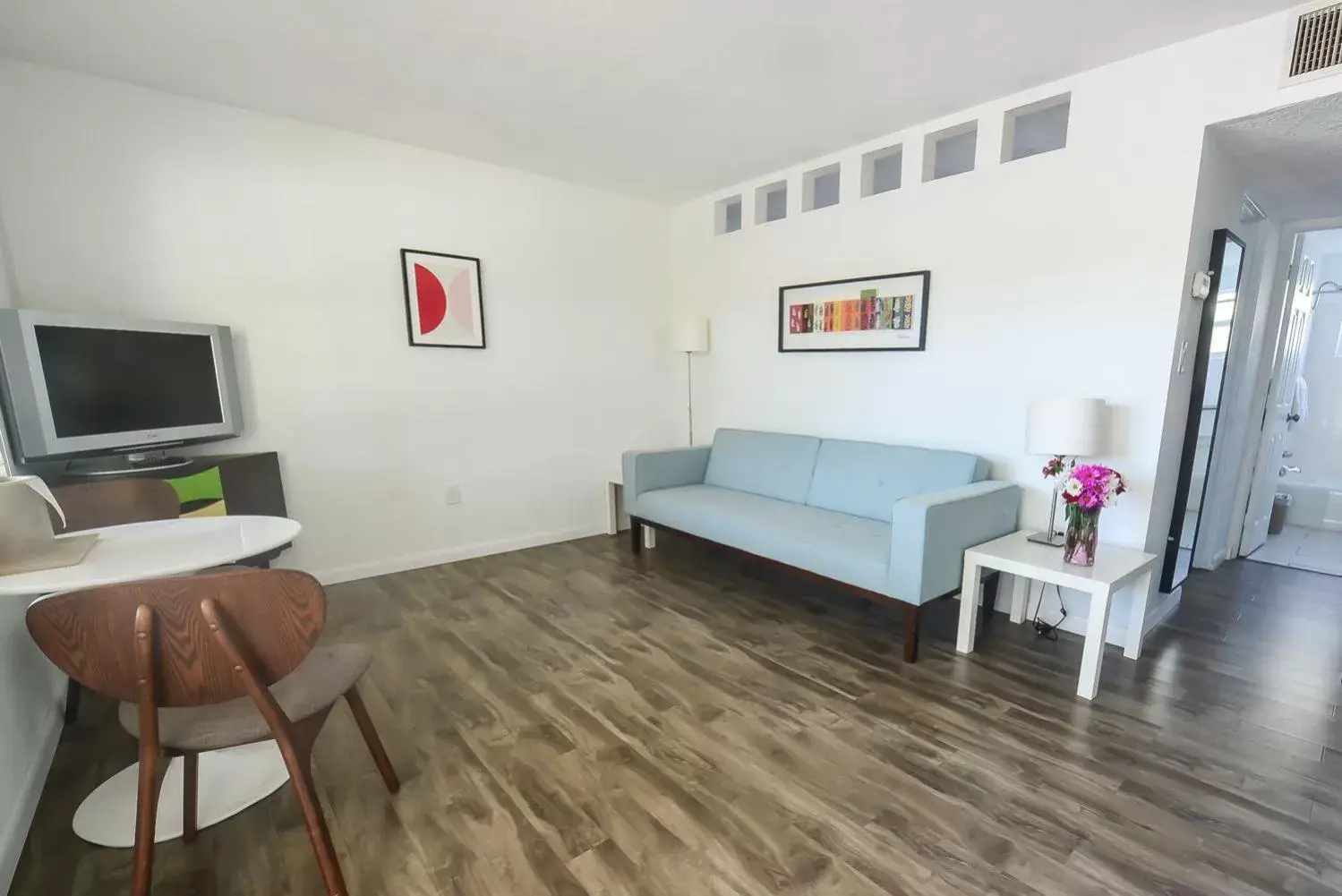 Living room, Seating Area in Regency Inn & Suites Sarasota