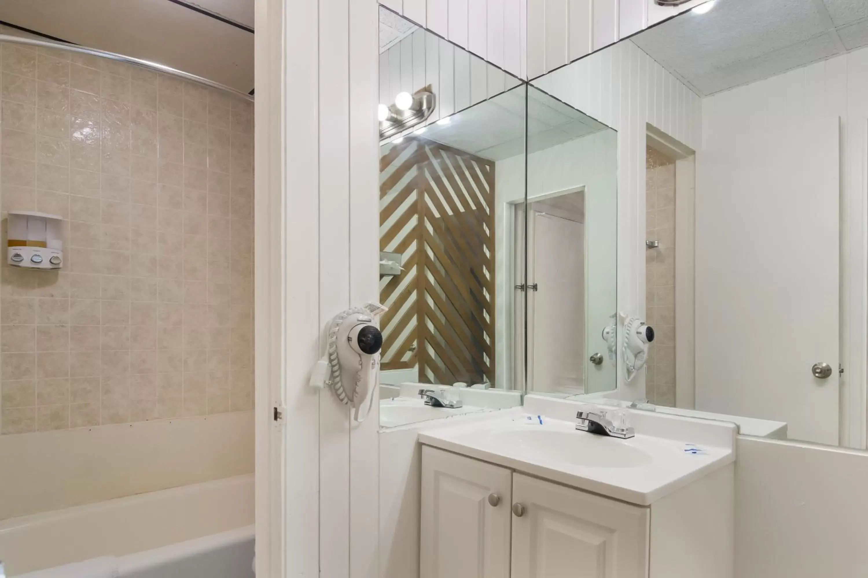 Bathroom in Rodeway Inn & Suites Sidney Historic Downtown I-80