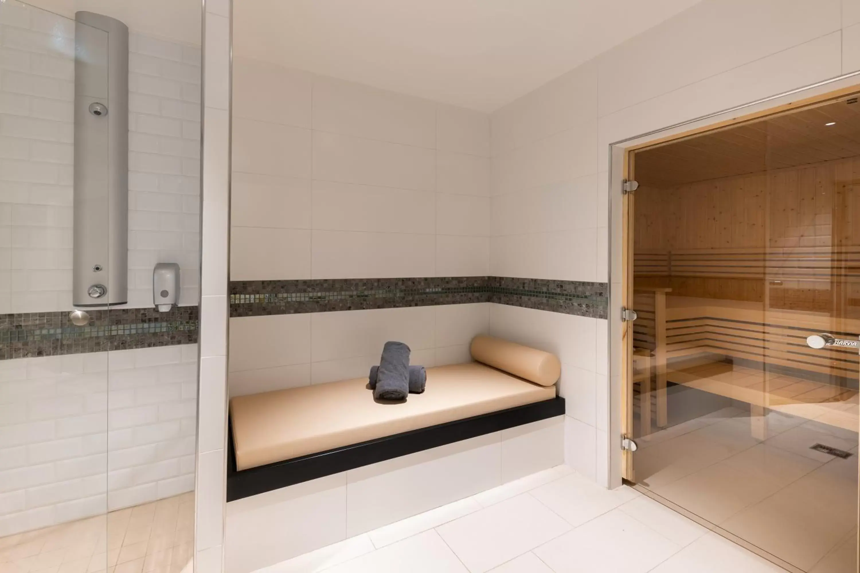 Steam room, Bed in Disney Hotel New York - The Art of Marvel Steam room, Bed in Disney Hotel New York - The Art of Marvel