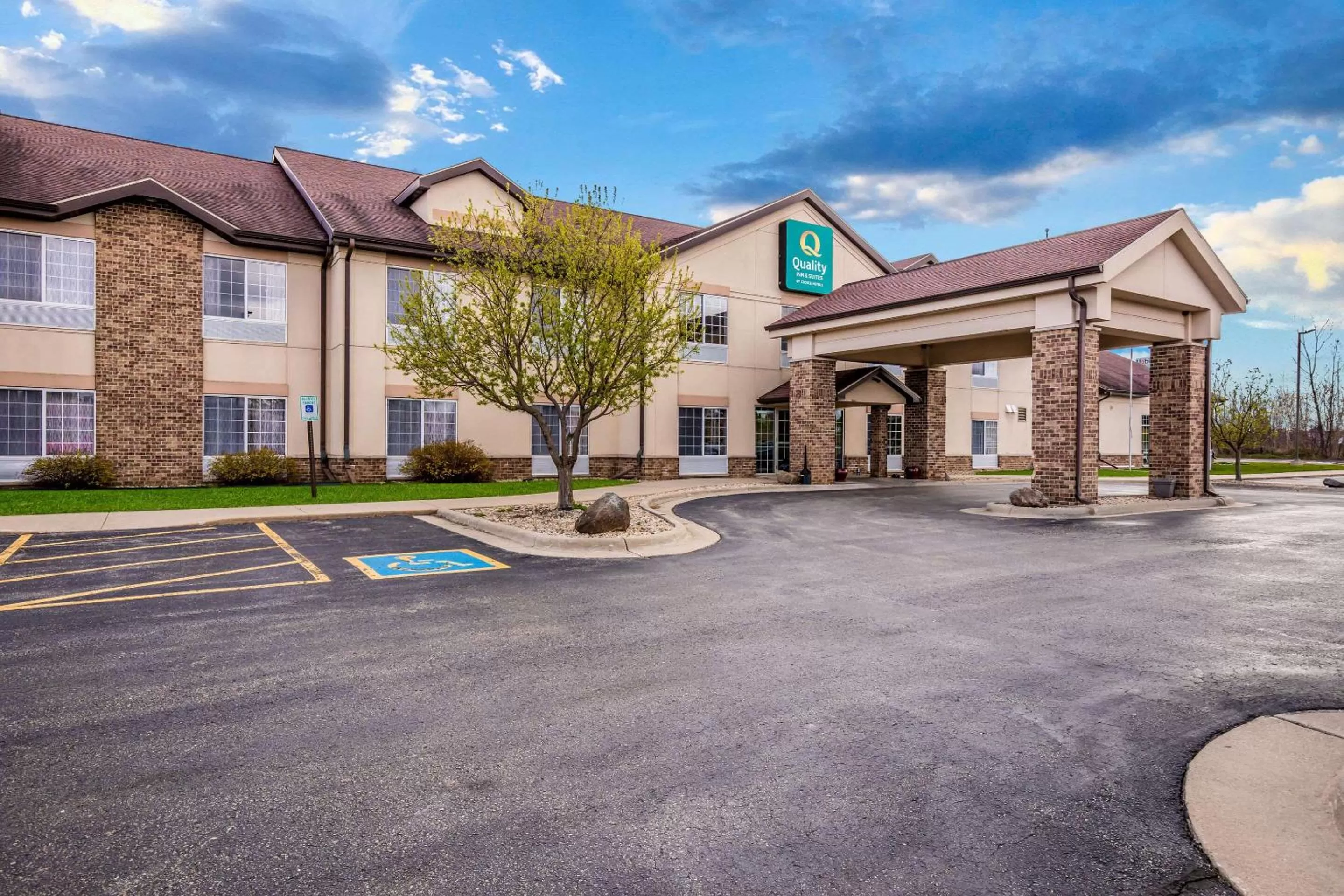 Property building in Quality Inn & Suites Lodi I-90