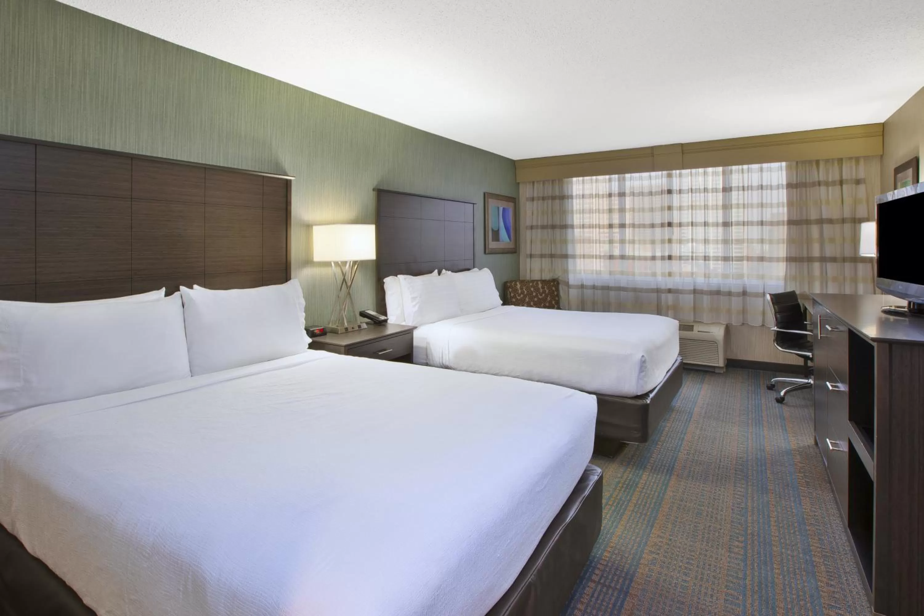 Photo of the whole room, Bed in Holiday Inn Columbus Dwtn-Capitol Square by IHG