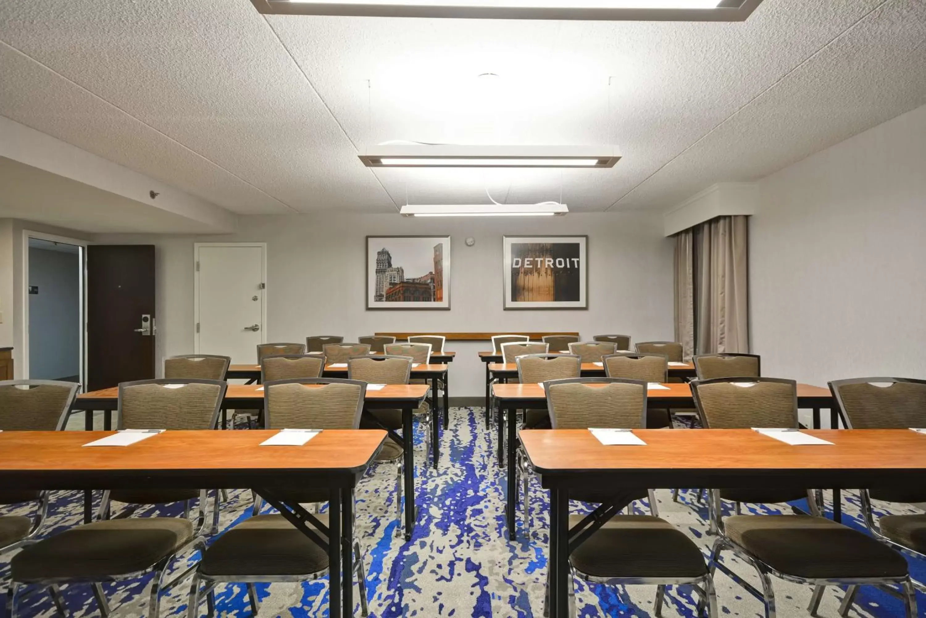 Meeting/conference room in Hampton Inn Detroit Northville