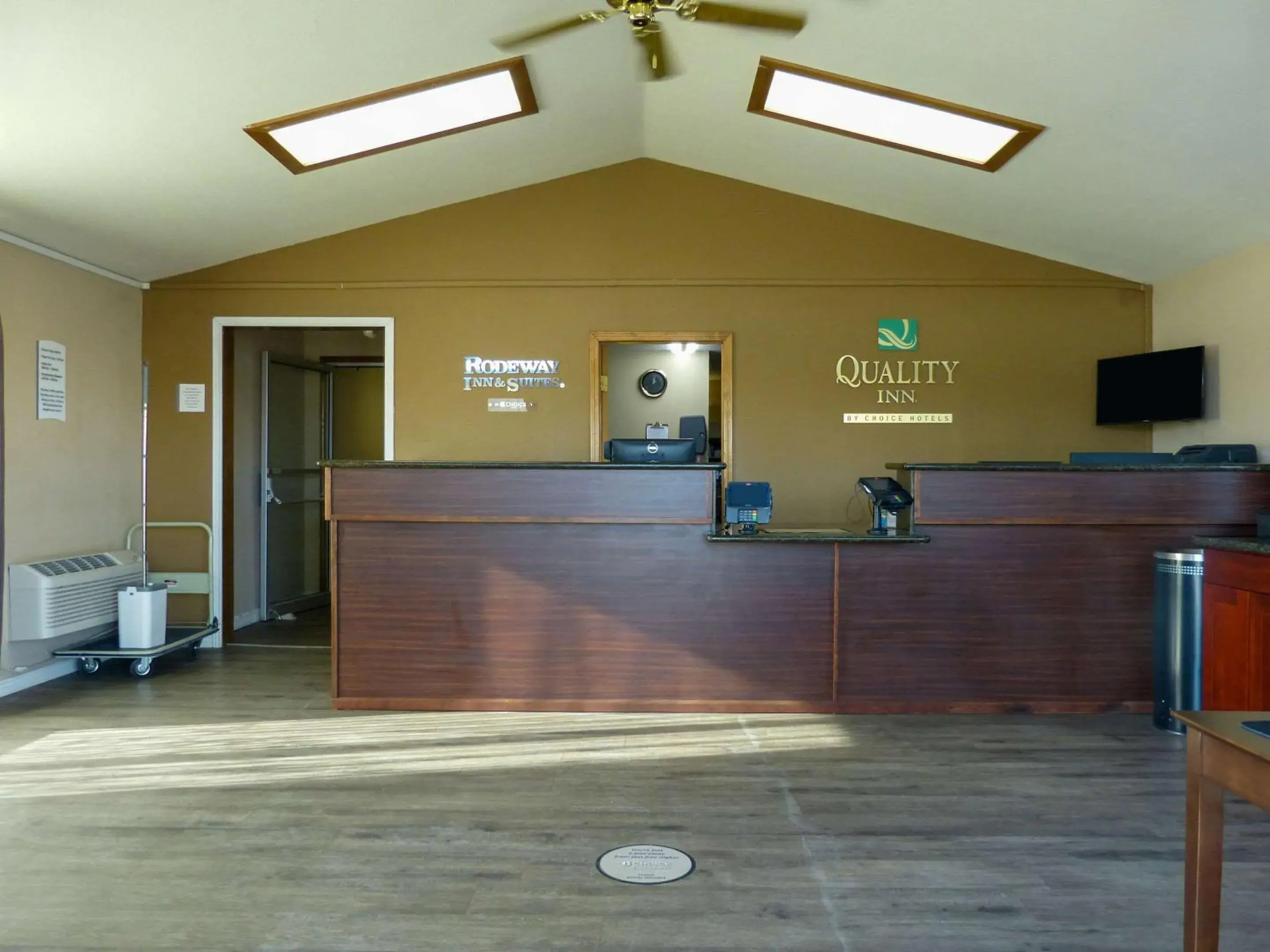 Lobby or reception, Lobby/Reception in Rodeway Inn & Suites