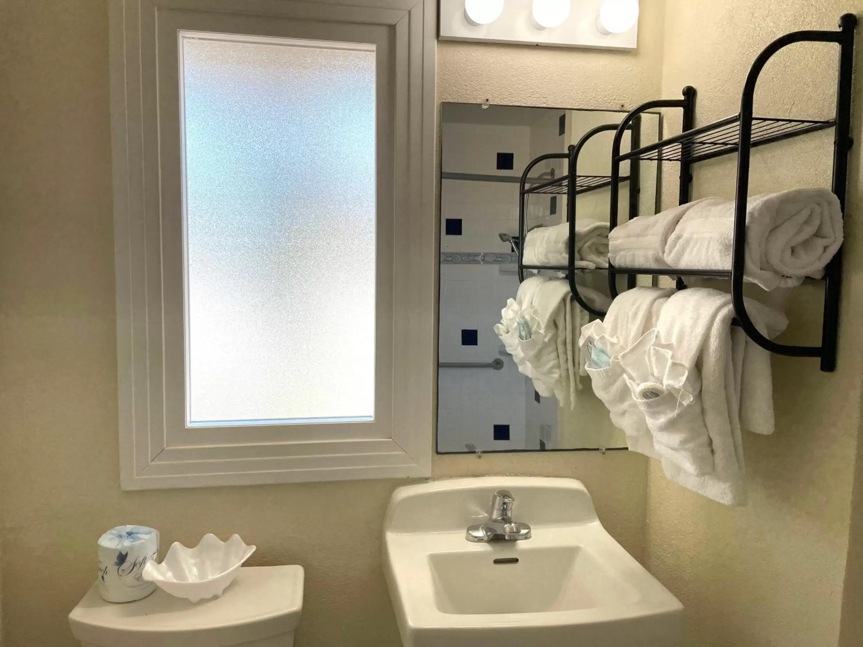 Bathroom in Magic Beach Motel - Vilano Beach, Saint Augustine Bathroom in Magic Beach Motel - Vilano Beach, Saint Augustine