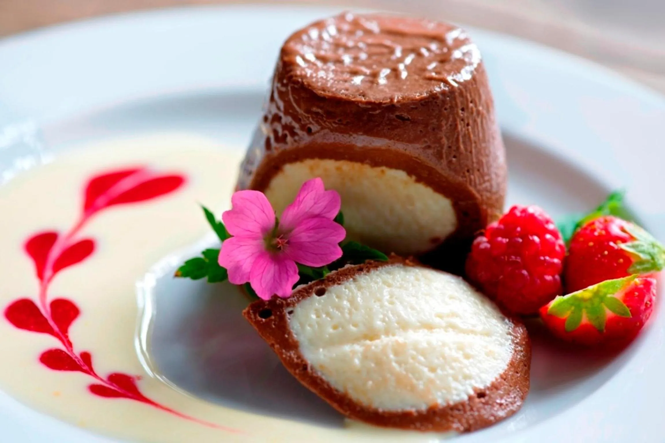 Food in Hundred House Hotel