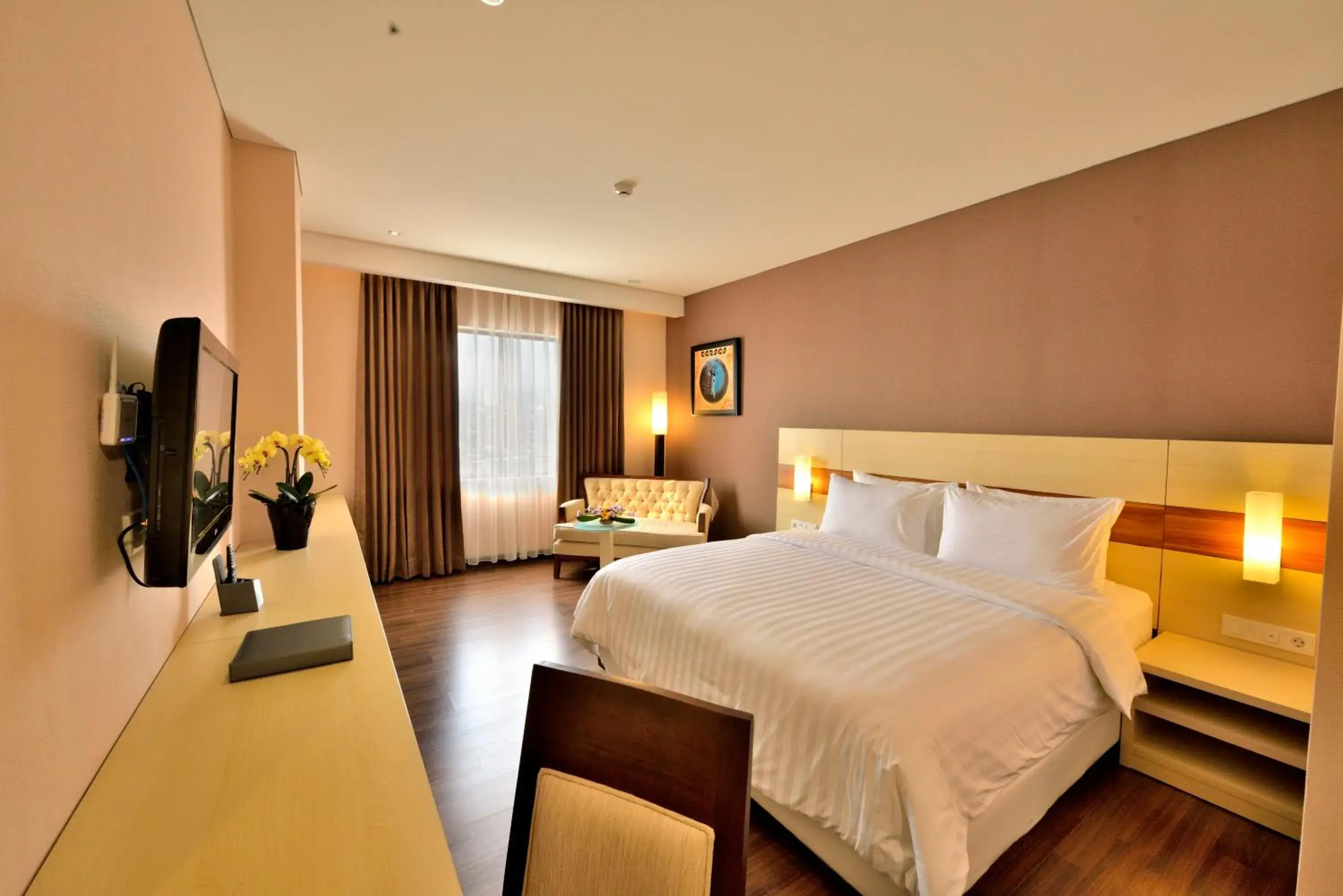 Bed in California Hotel Bandung
