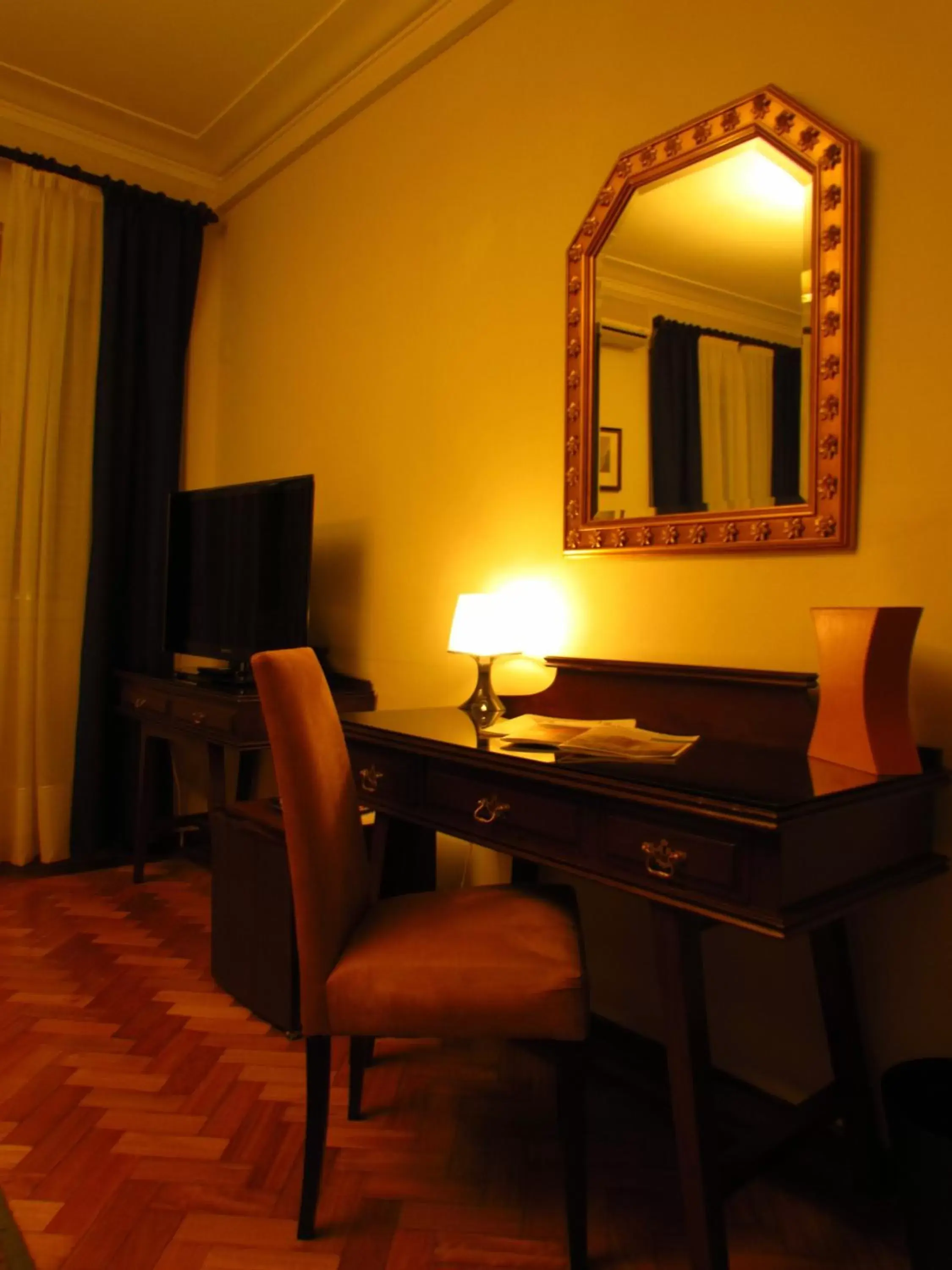 Seating area, TV/Entertainment Center in Pao de Acucar Hotel