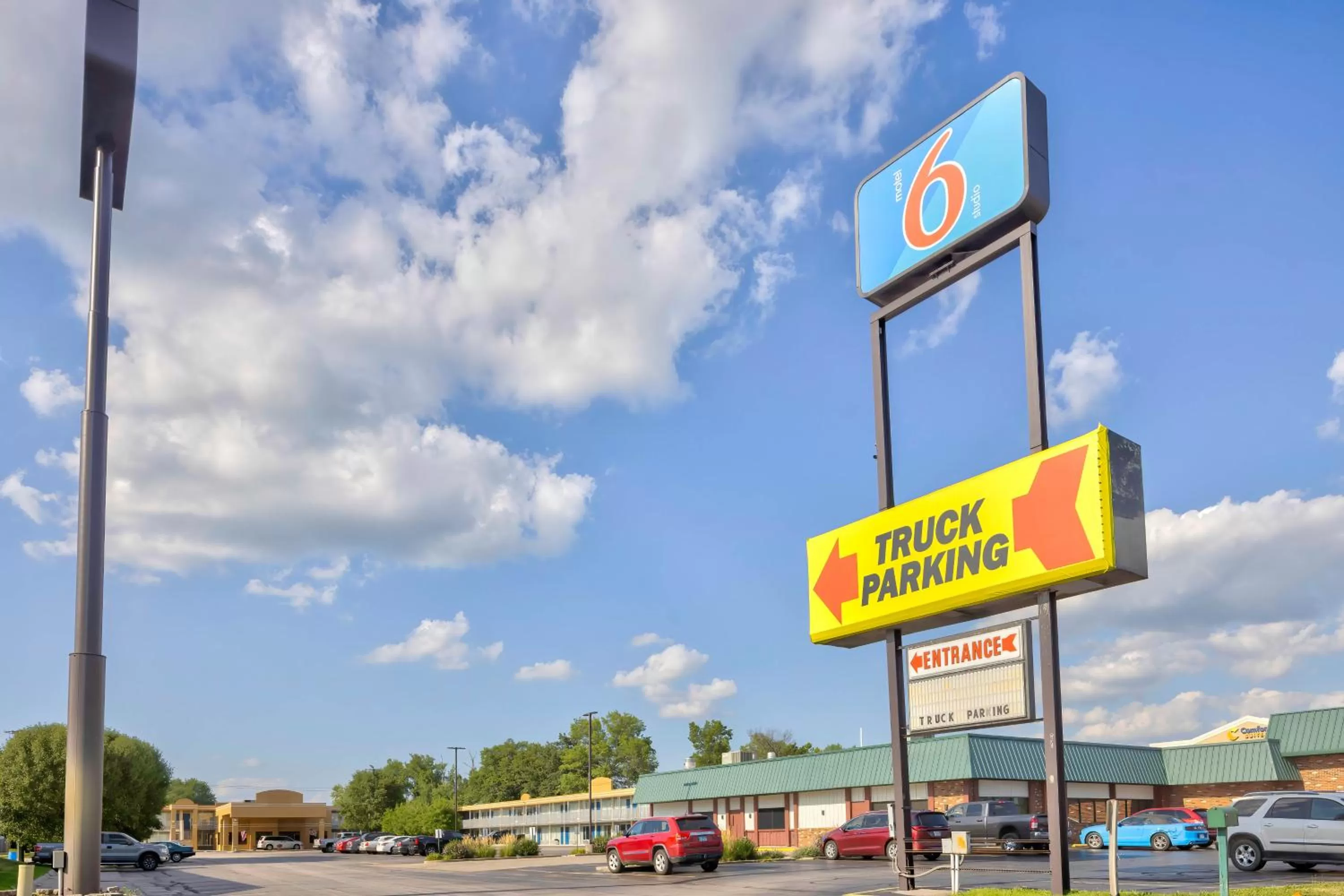 Property building in Studio 6 Effingham, IL