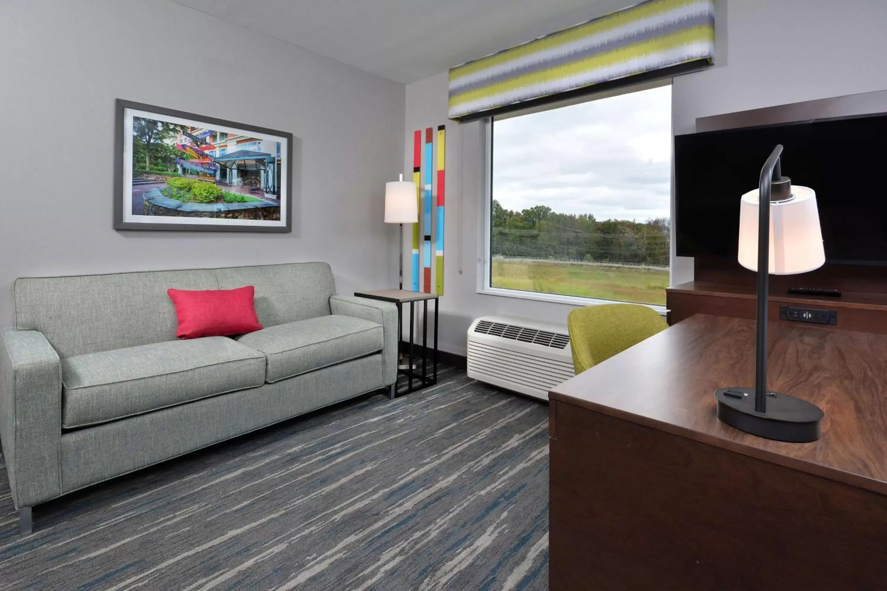 Bedroom, Seating Area in Hampton Inn & Suites Charlotte North I 485