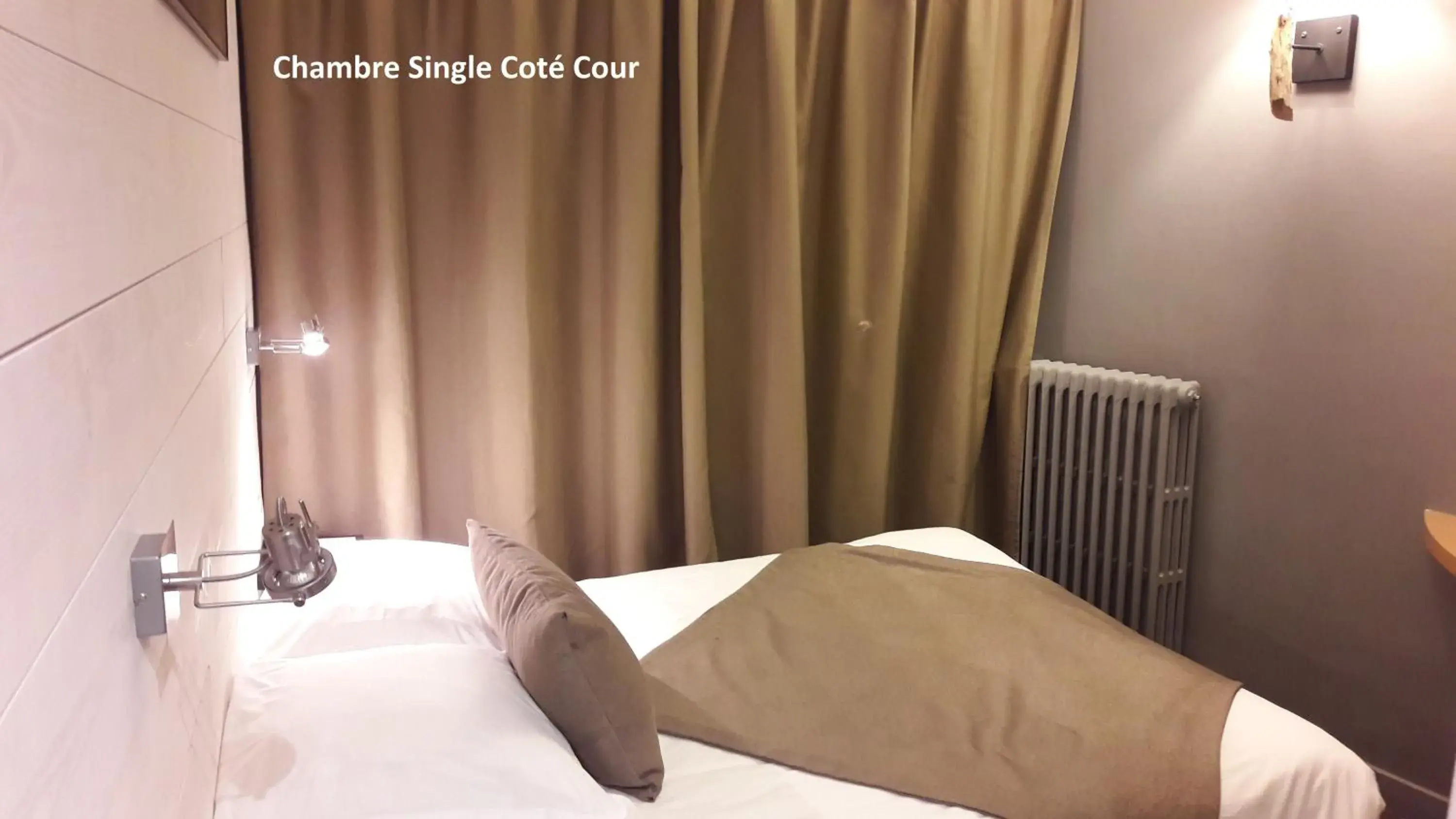 Bed in Hotel les Brises