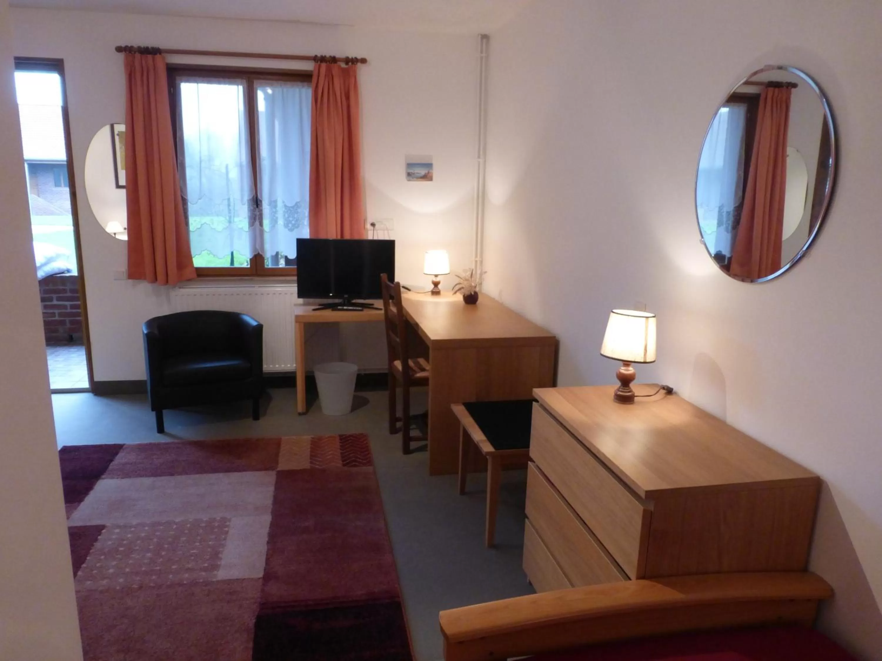 TV and multimedia in Hôtel Les Charmilles de Mormal