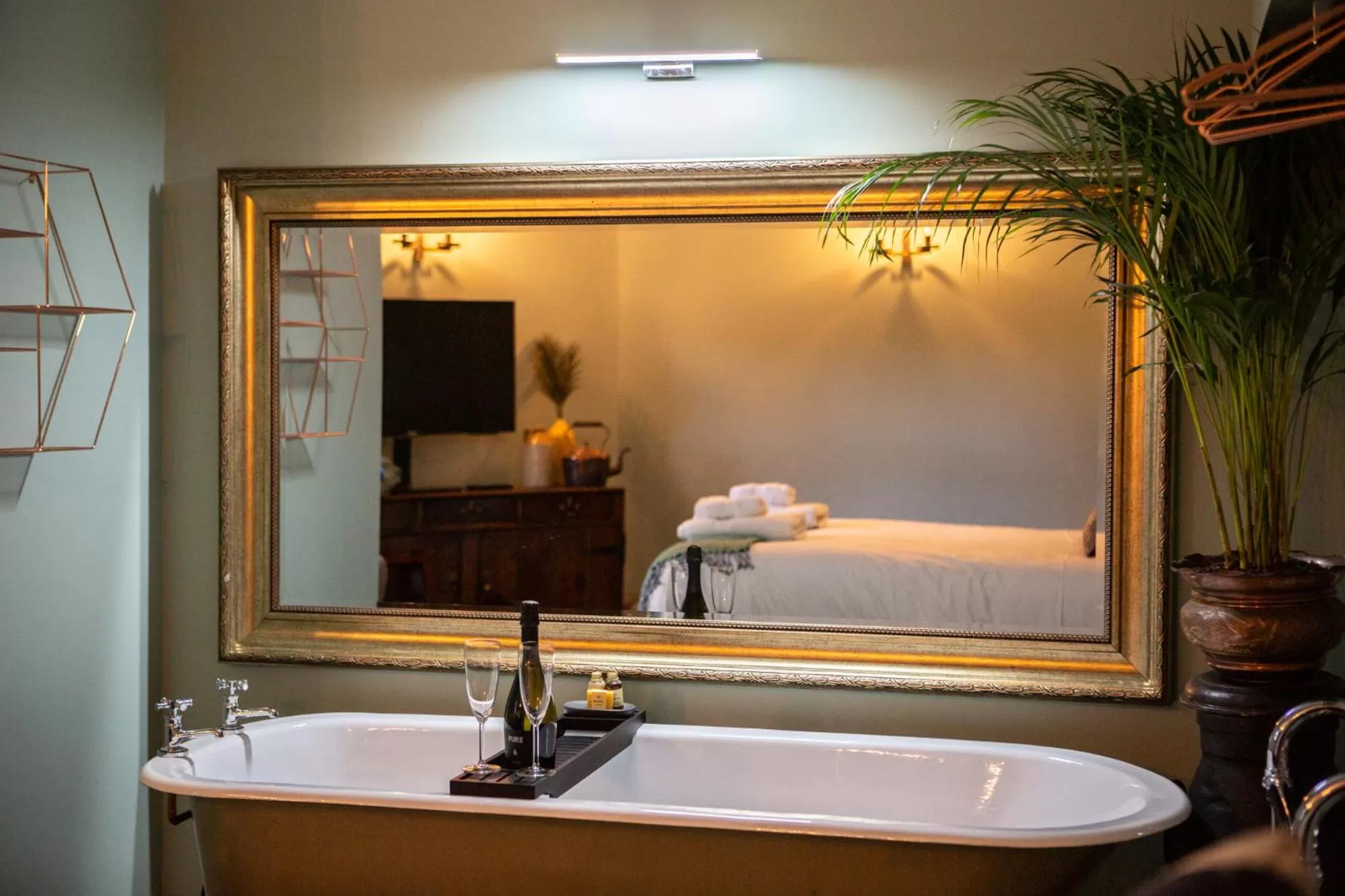 Toilet, Bed in Haweswater Hotel