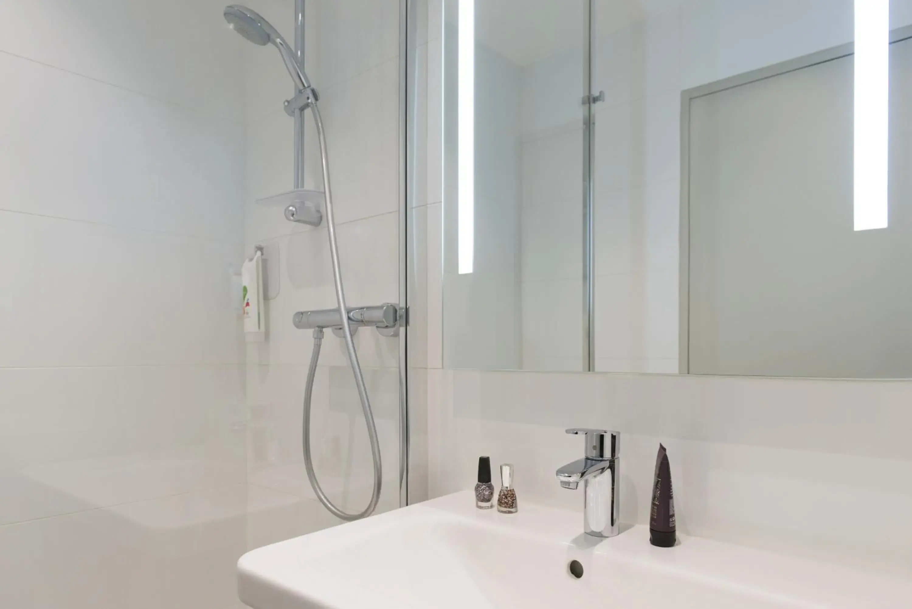 Shower, Bathroom in ibis Styles Lyon Confluence