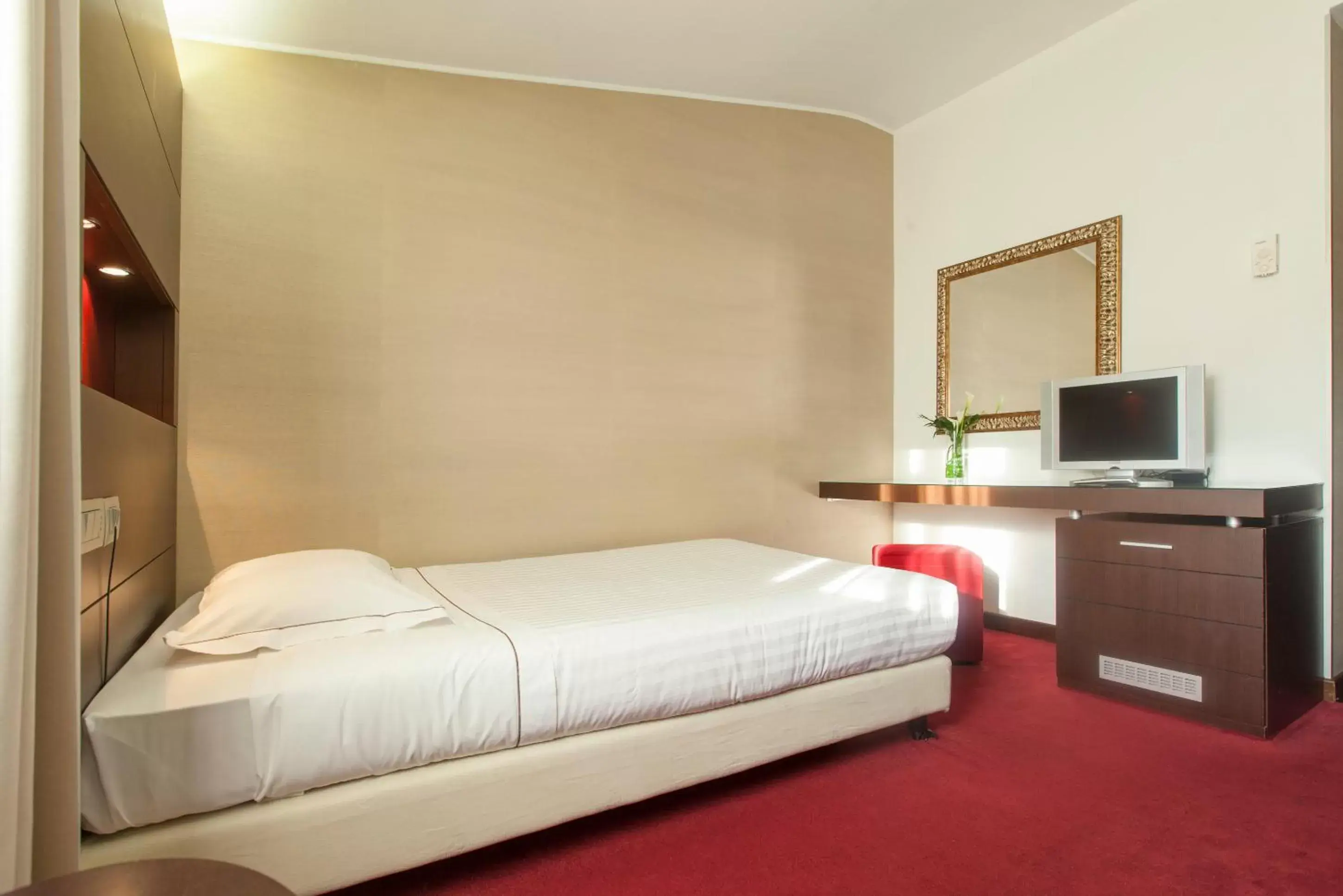 Single Room in Inverigo Hotel