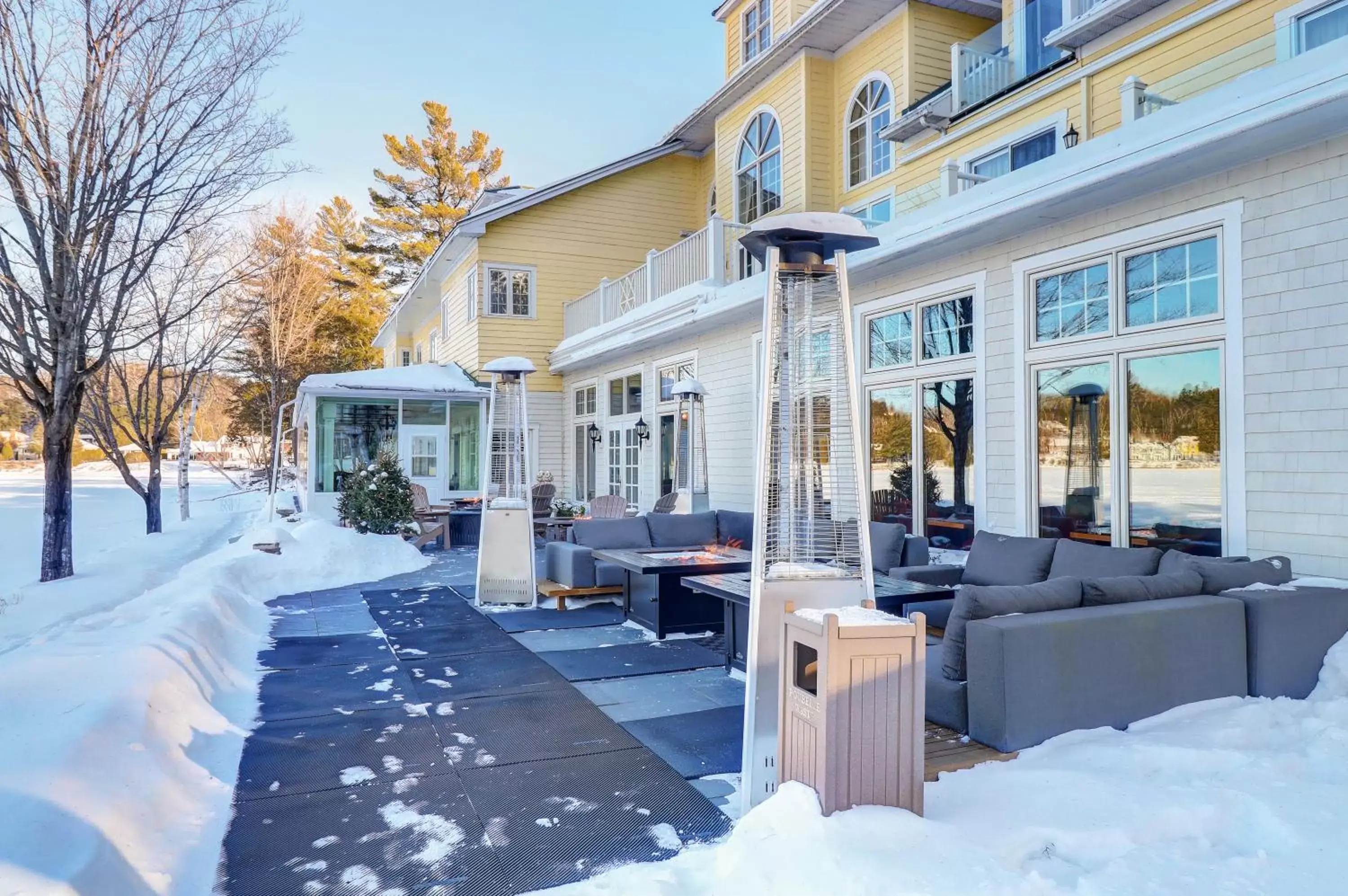 Patio, Property Building in Ripplecove Hotel & Spa