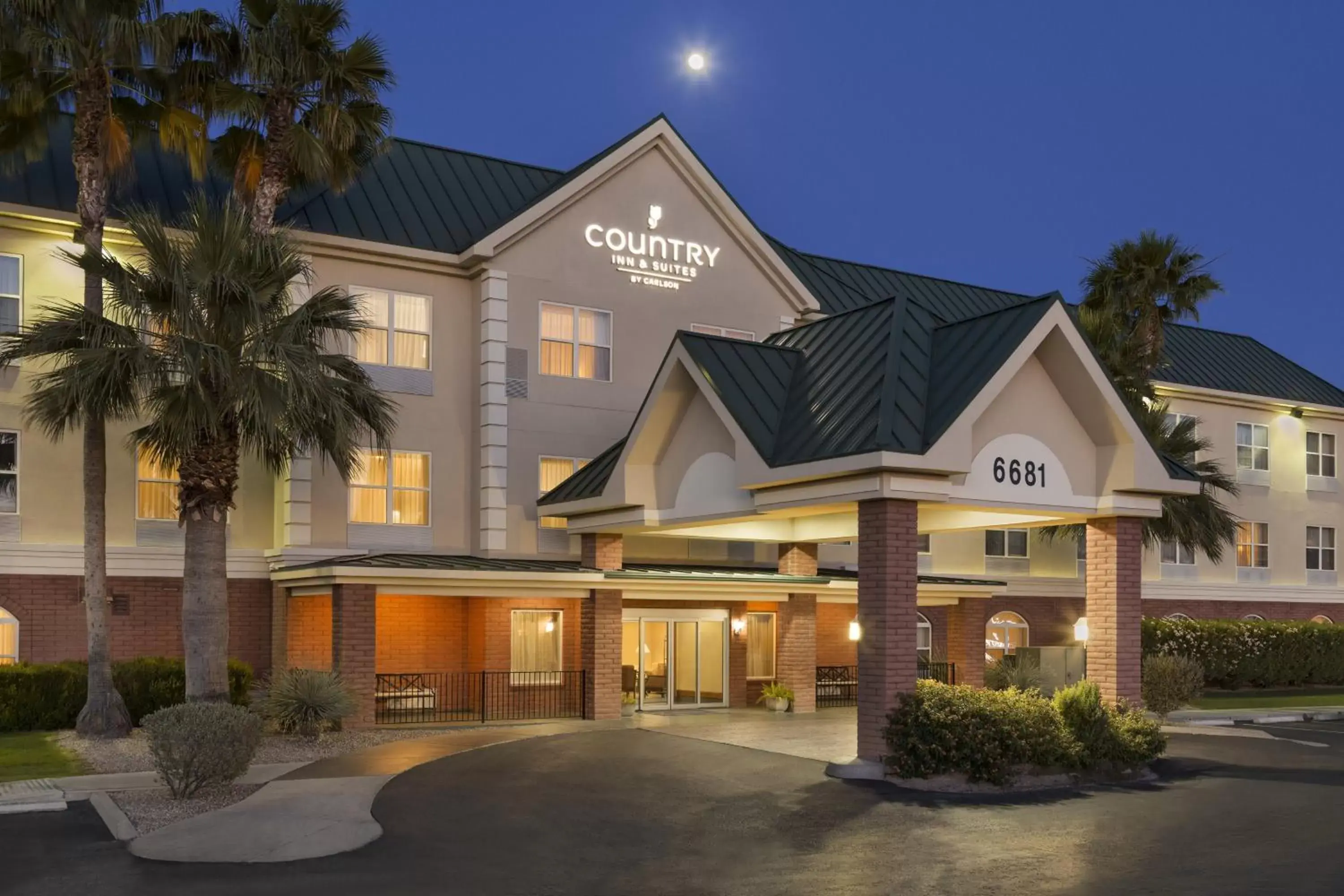 Facade/entrance, Property Building in Country Inn & Suites by Radisson, Tucson Airport, AZ