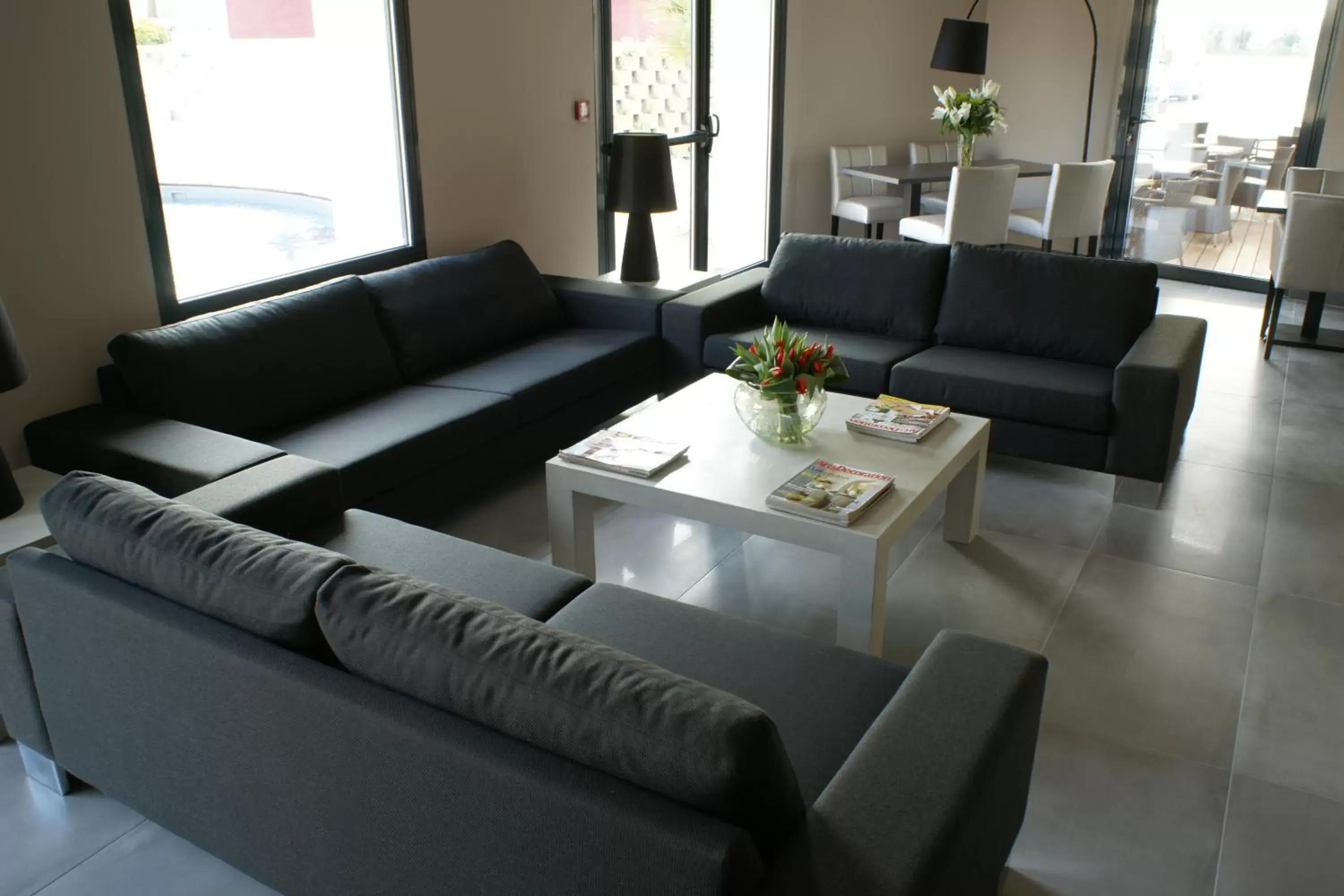 Lounge or bar, Seating Area in The Originals Boutique, Hôtel La Grange, Niort (Qualys-Hotel)