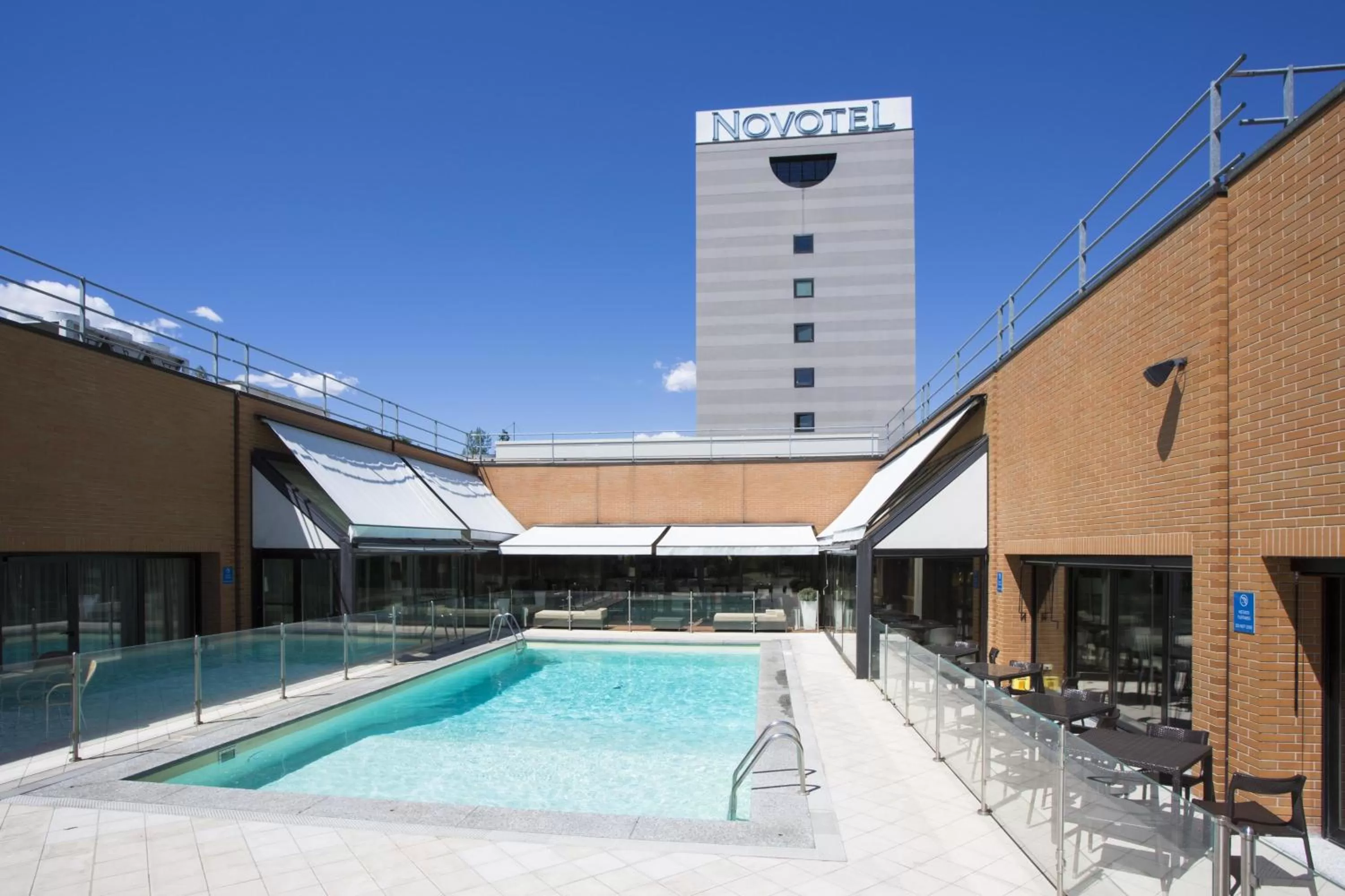 Swimming pool in Novotel Milano Linate Aeroporto