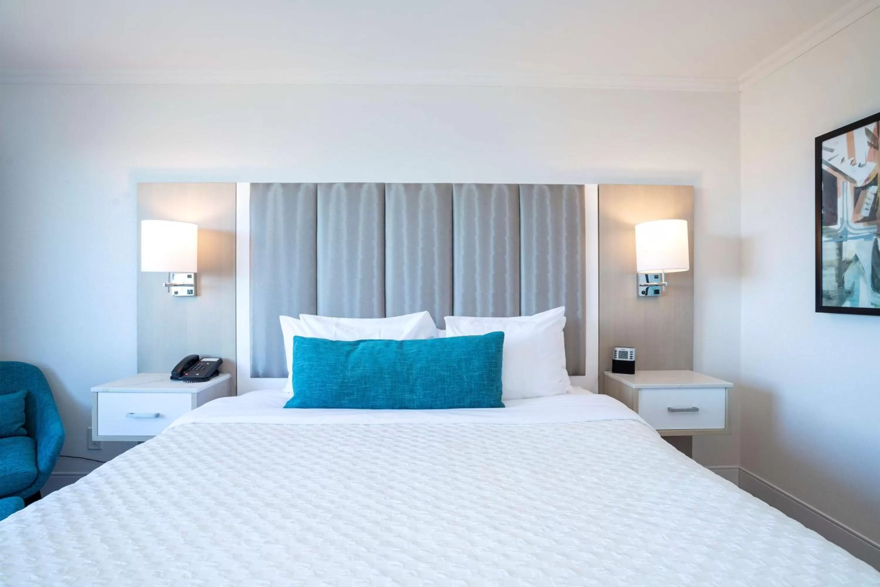 Photo of the whole room, Bed in Best Western Dorchester Hotel