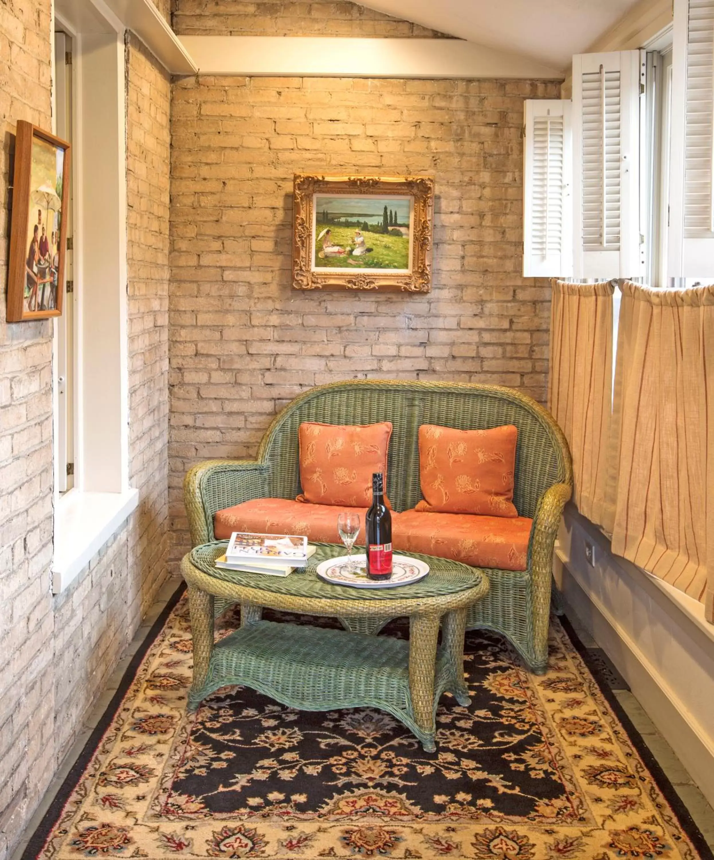 Seating Area in Washington House Inn