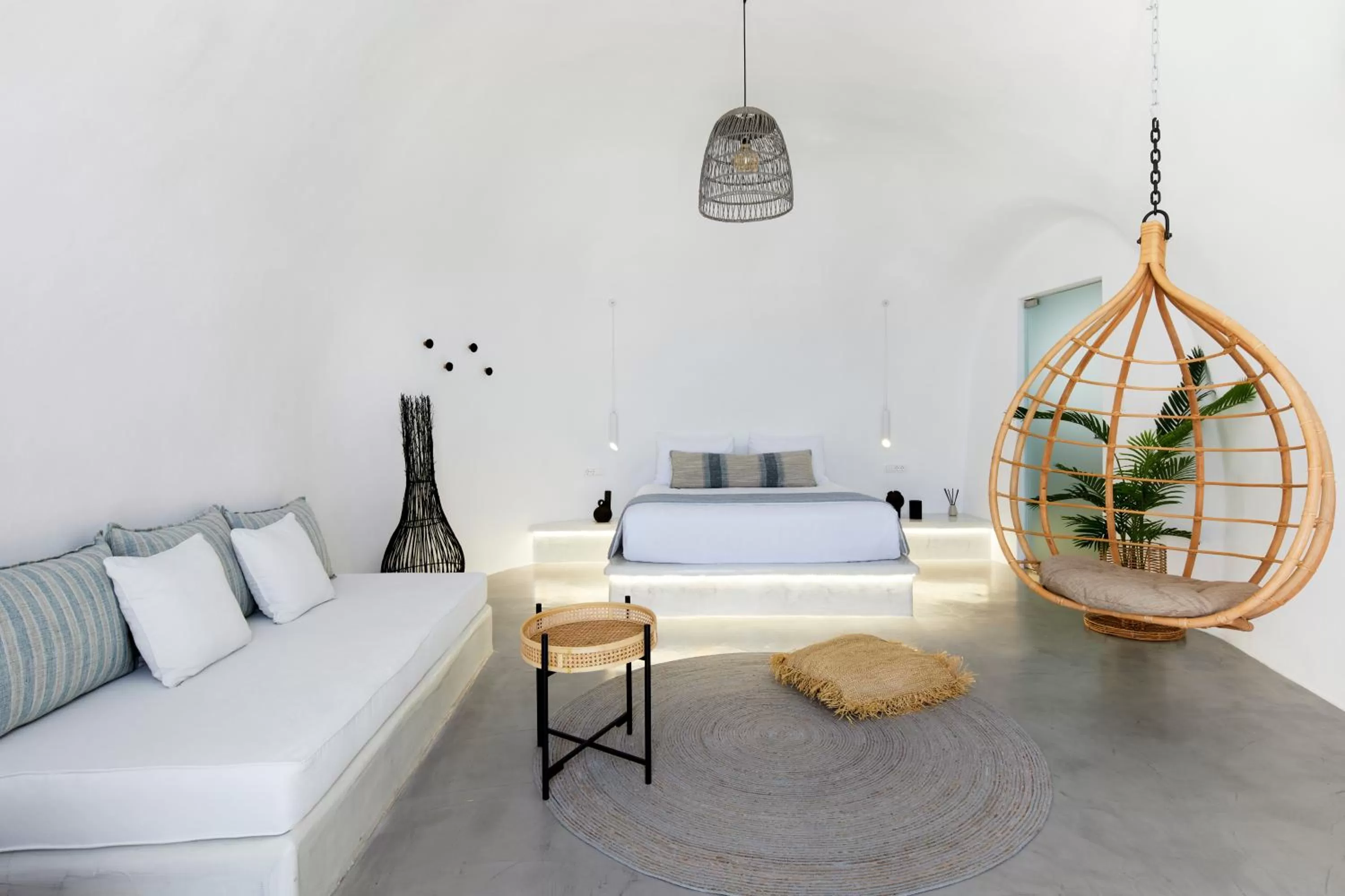 Living room, Bed in U & ME SUITES