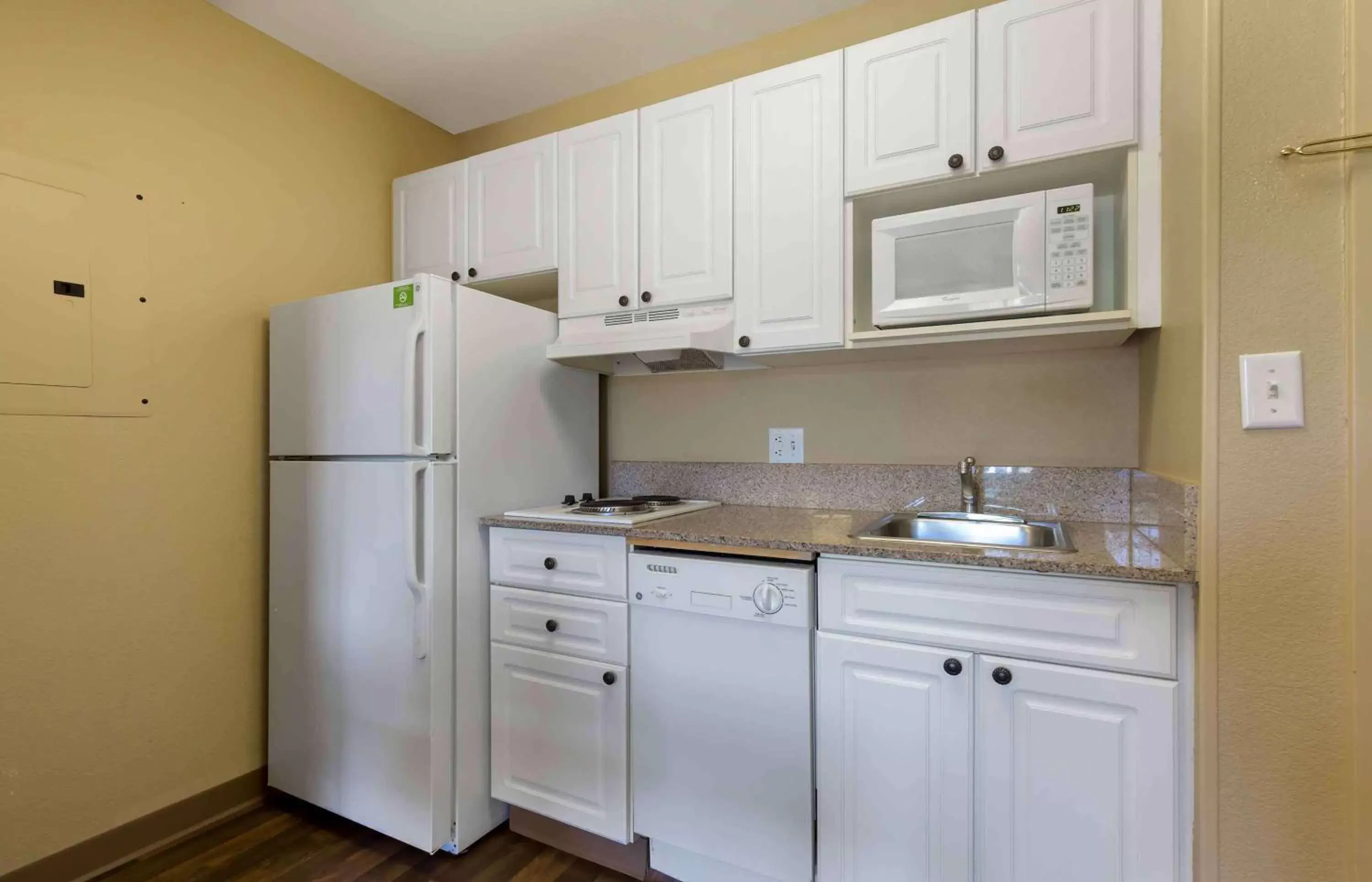 Bedroom, Kitchen/Kitchenette in Extended Stay America Suites - Washington, DC - Chantilly - Airport