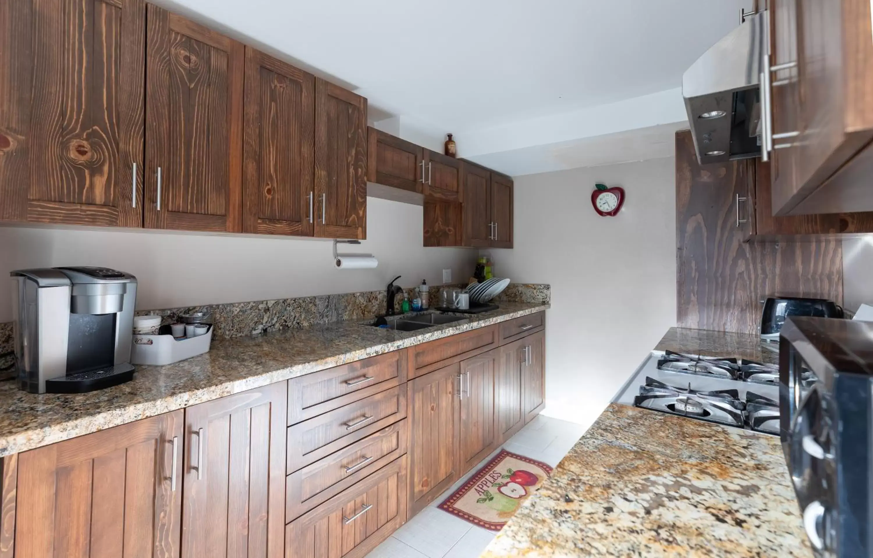 Kitchen or kitchenette, Kitchen/Kitchenette in Apple Tree Inn