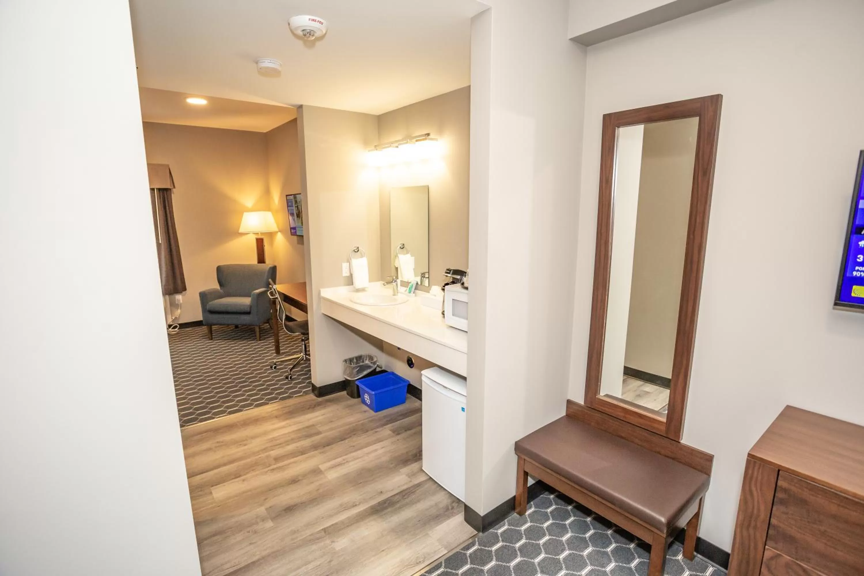 Carman Blue Crescent Hotel