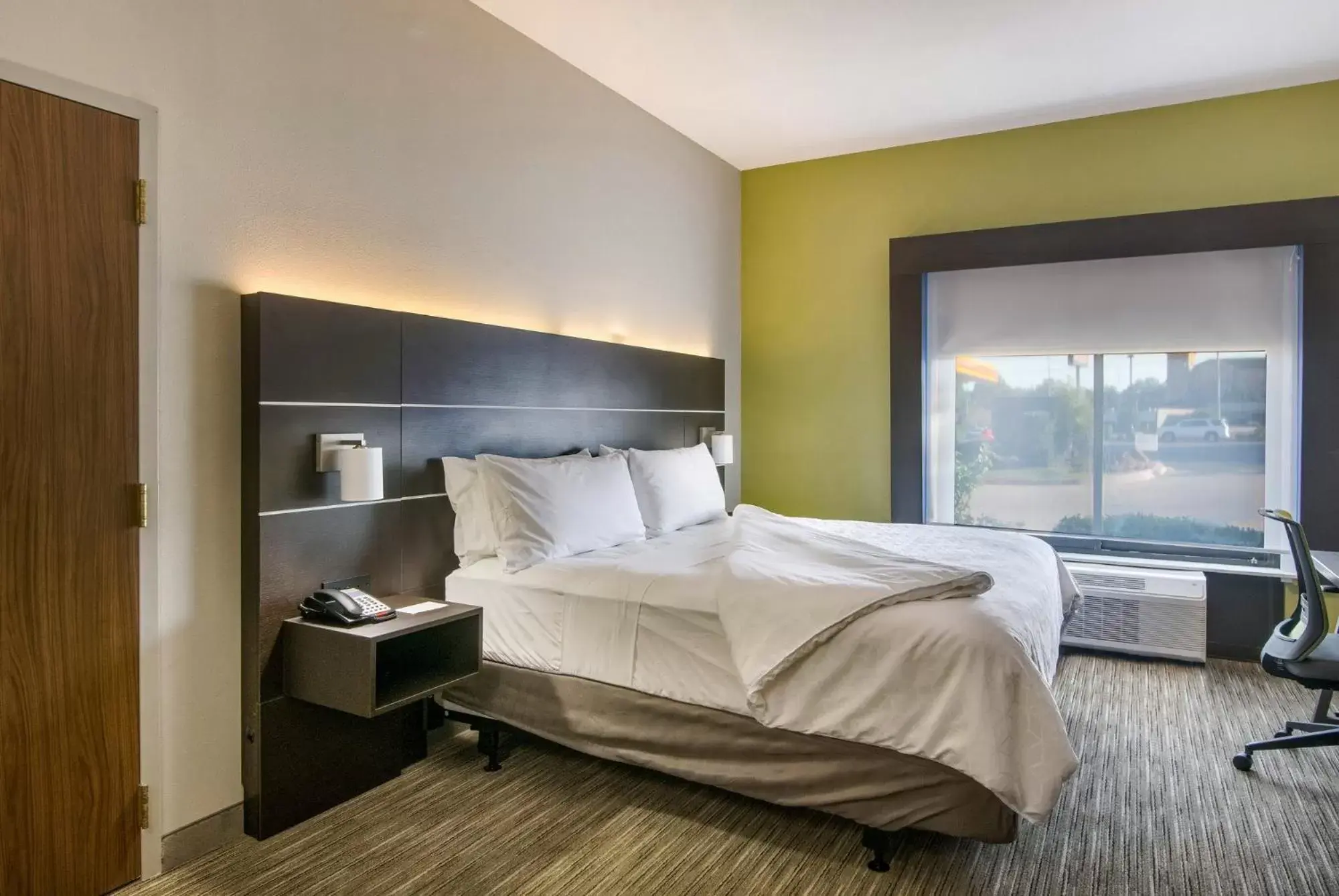 Bed in Holiday Inn Express & Suites Longview North, an IHG Hotel