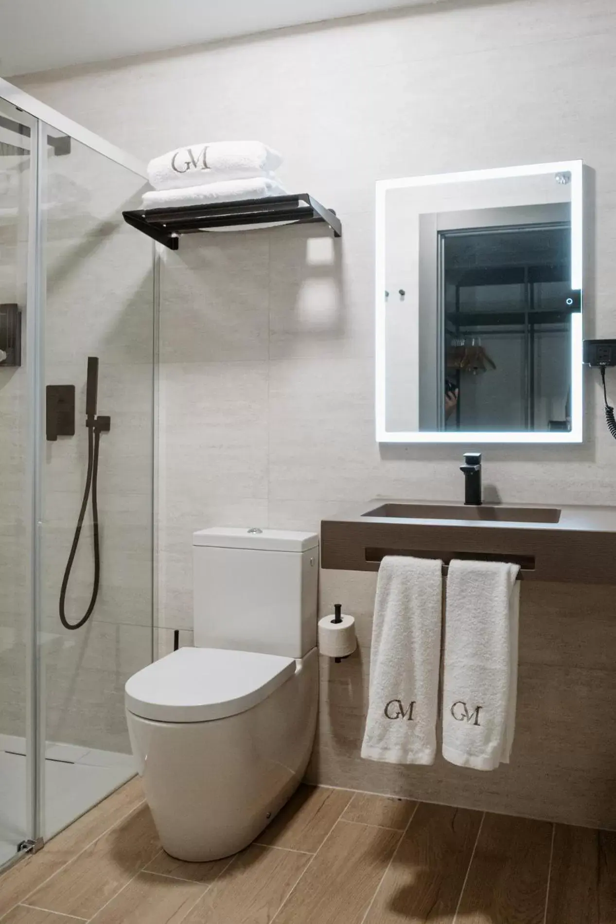 Bathroom in Hotel GilMar Orellana la Vieja