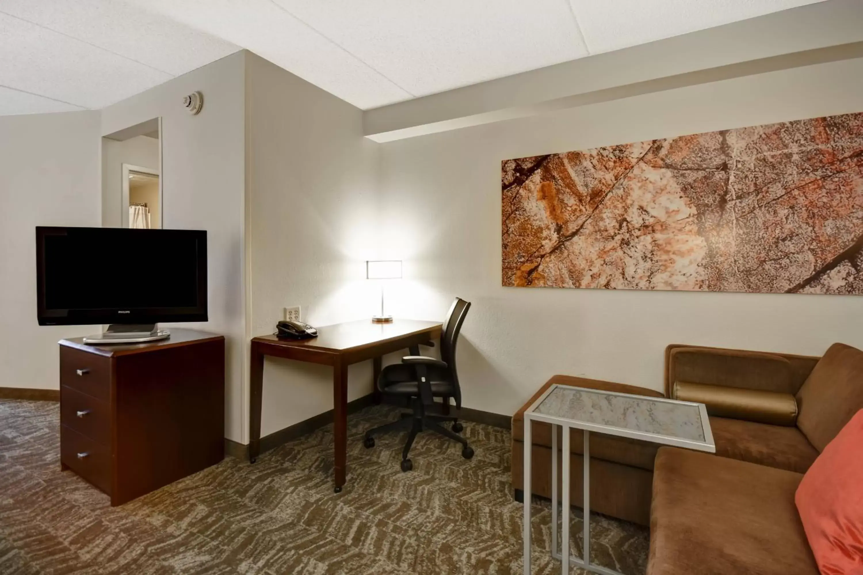 Living room, TV/Entertainment Center in SpringHill Suites Louisville Airport