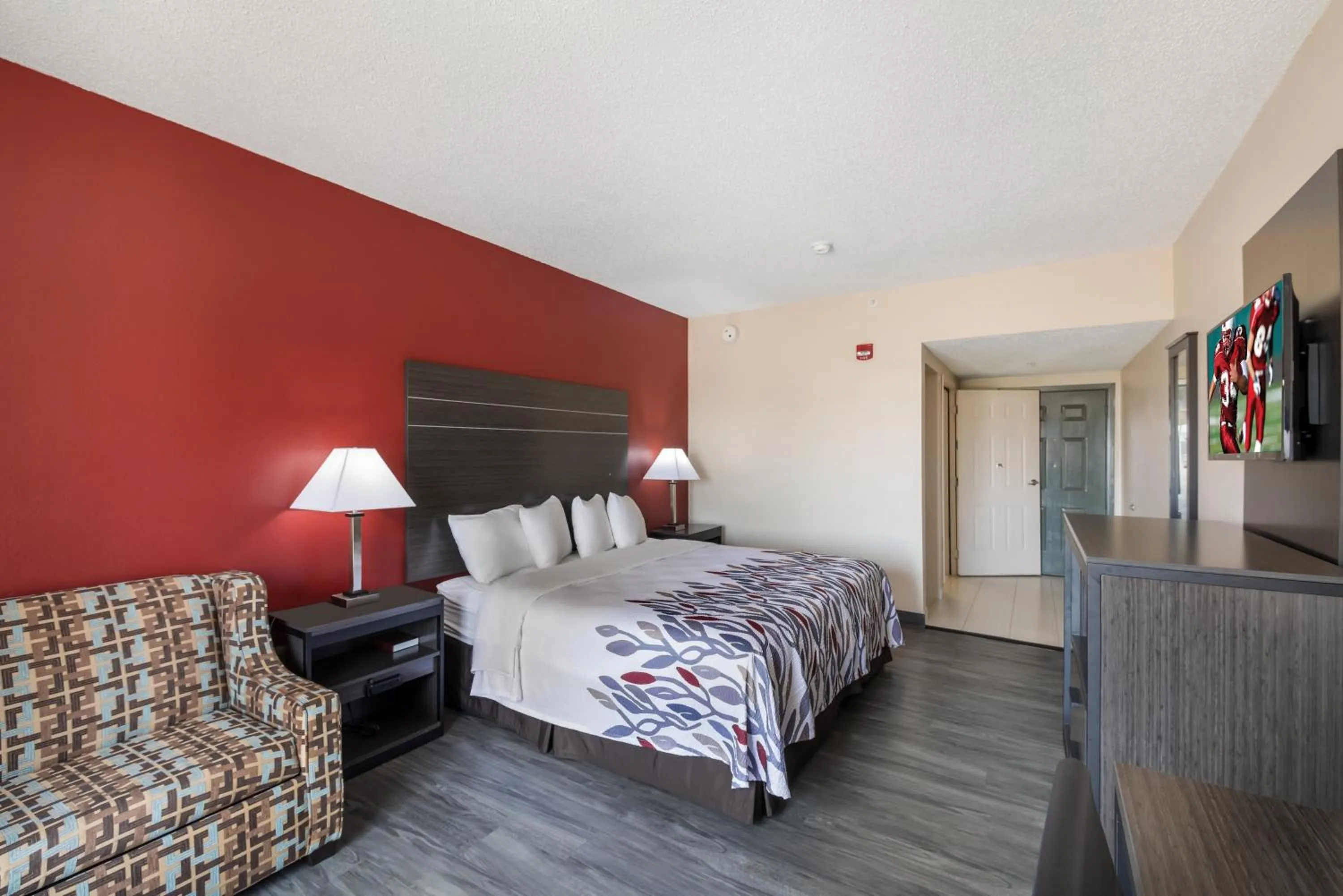 Photo of the whole room, Bed in Red Roof Inn & Suites Austin East - Manor