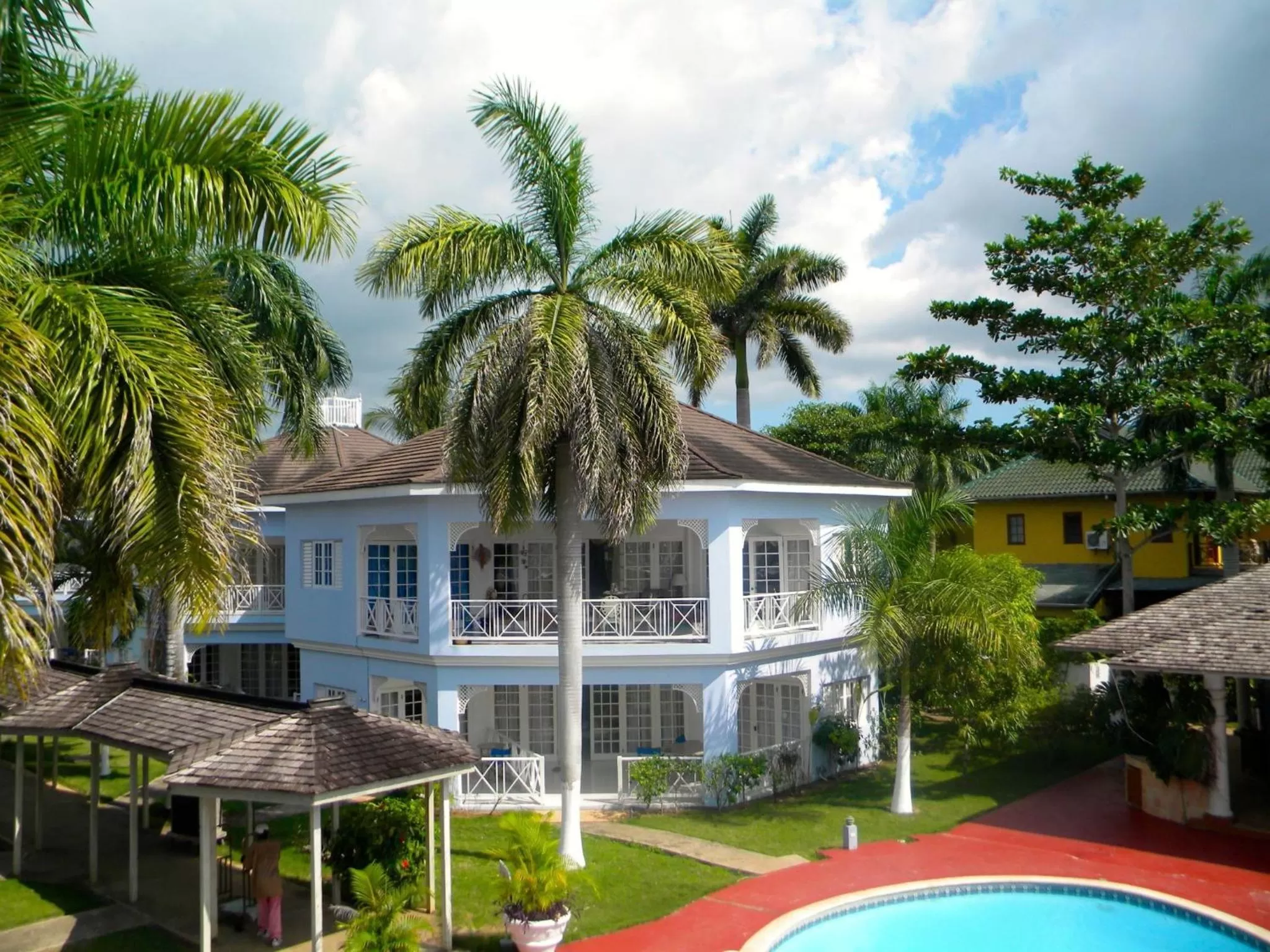 Property building in Beachcomber Club Resort