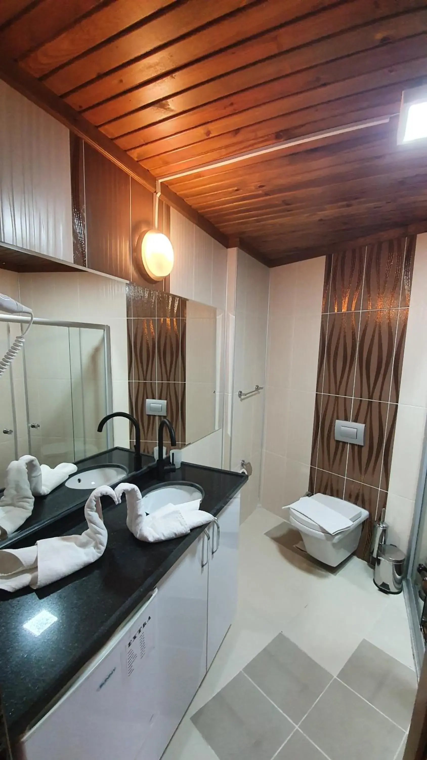Shower, Bathroom in Hadrian Gate Hotel