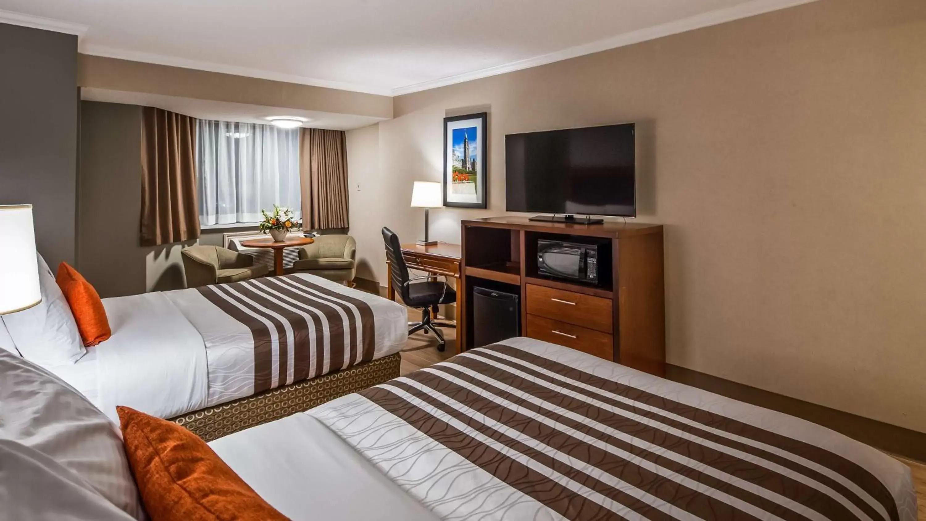 Photo of the whole room, Bed in Best Western Plus Ottawa City Centre