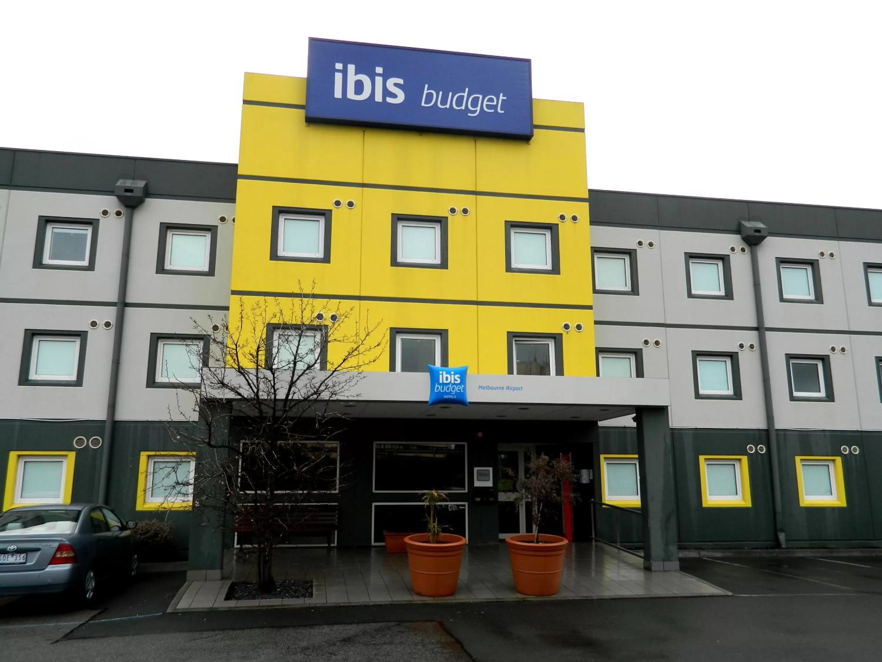 Facade/entrance in ibis Budget - Melbourne Airport